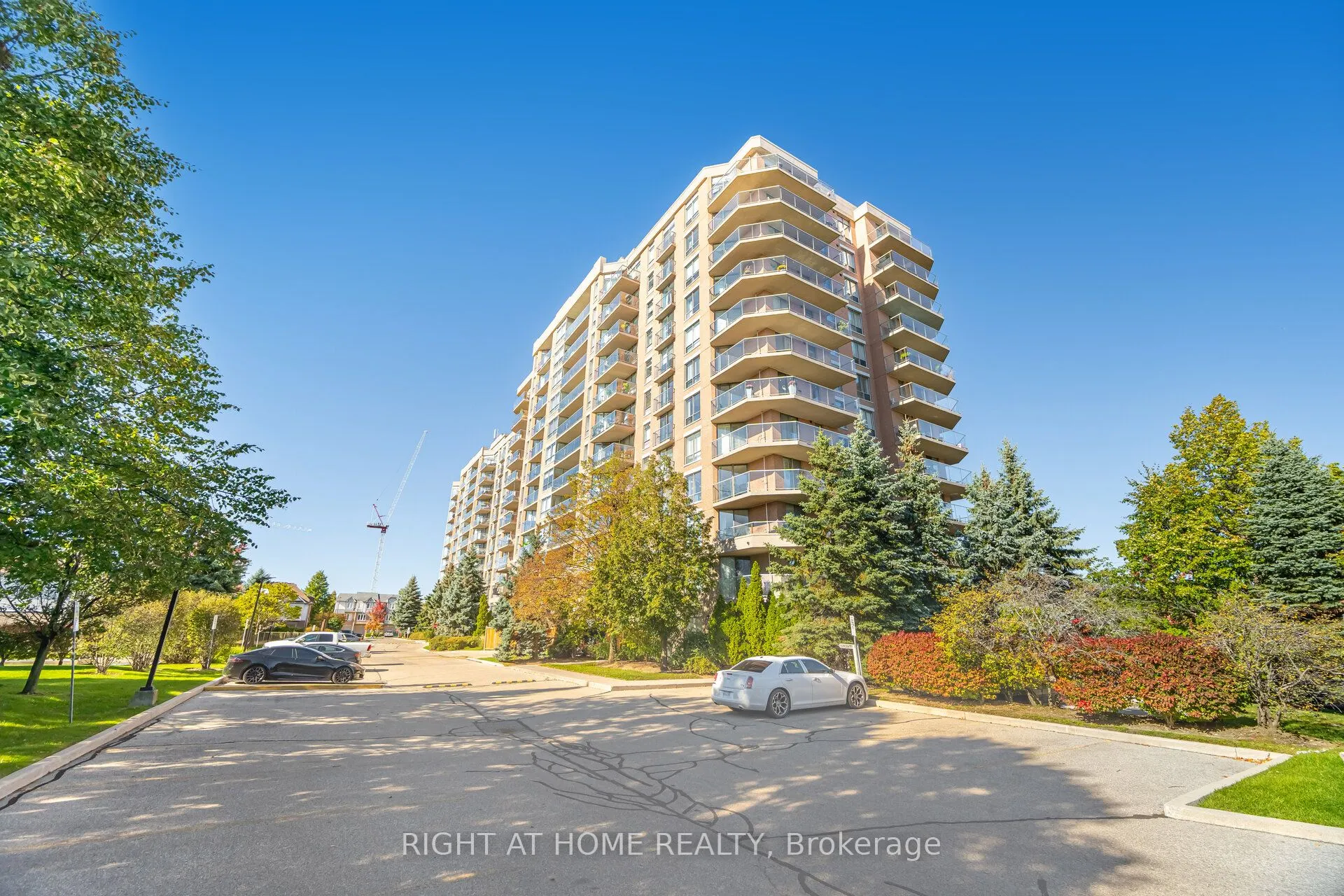 1140 Parkwest Place, #605