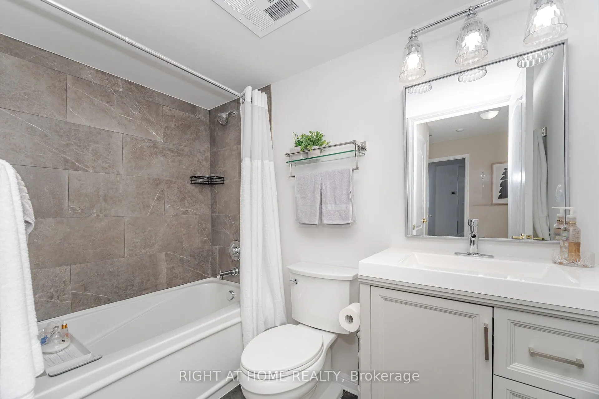 1140 Parkwest Place, #605
