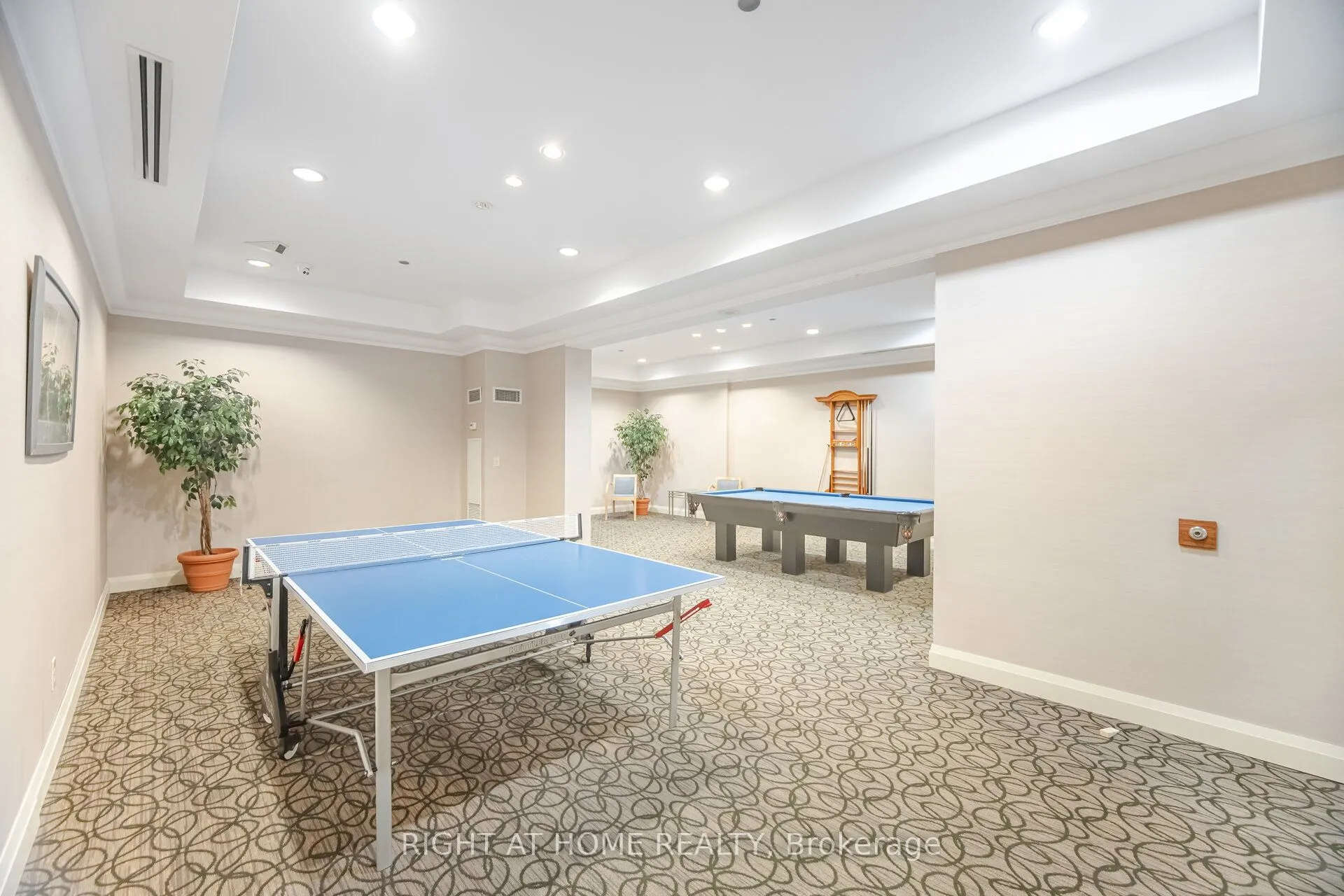 1140 Parkwest Place, #605
