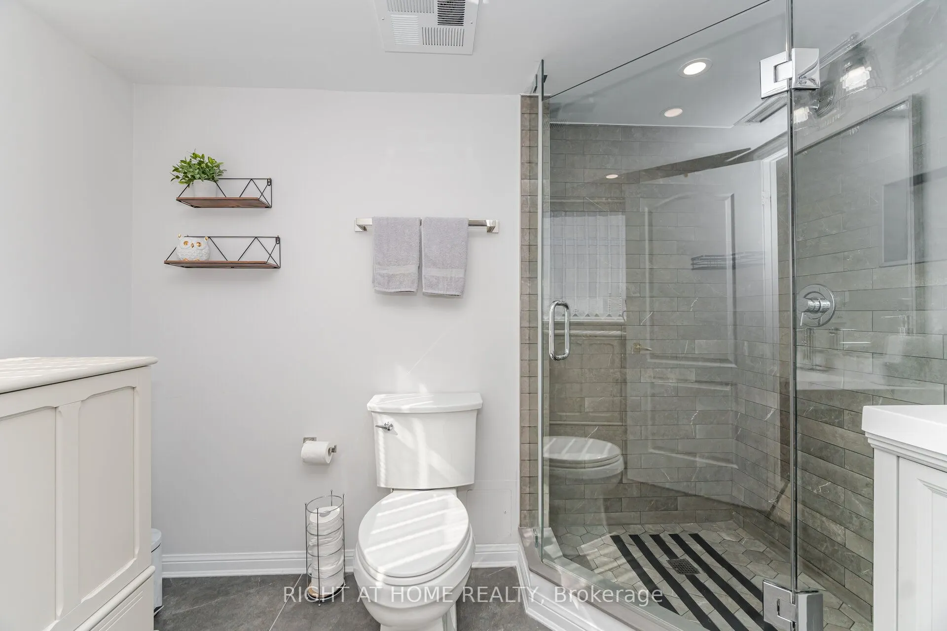 1140 Parkwest Place, #605