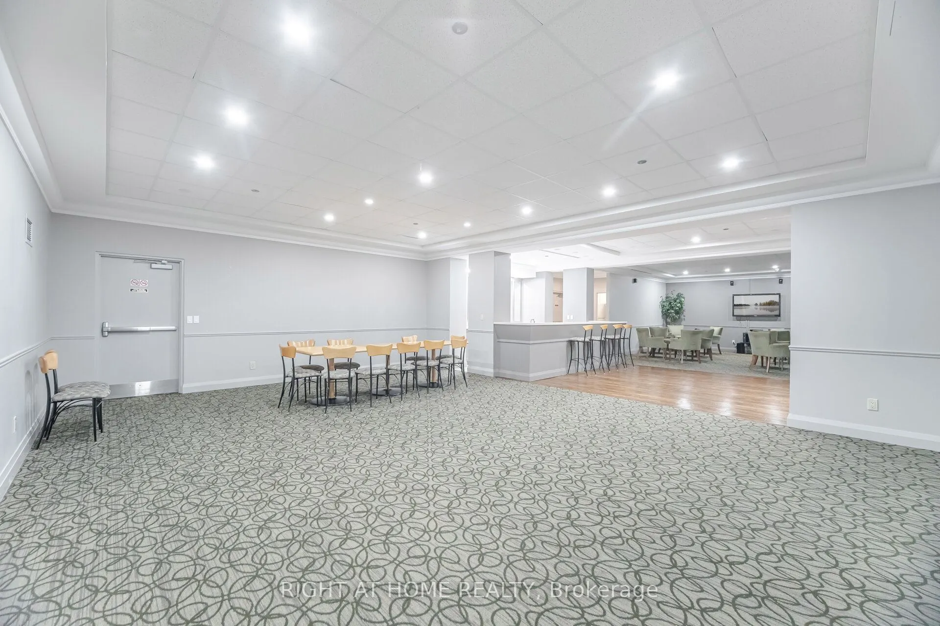 1140 Parkwest Place, #605