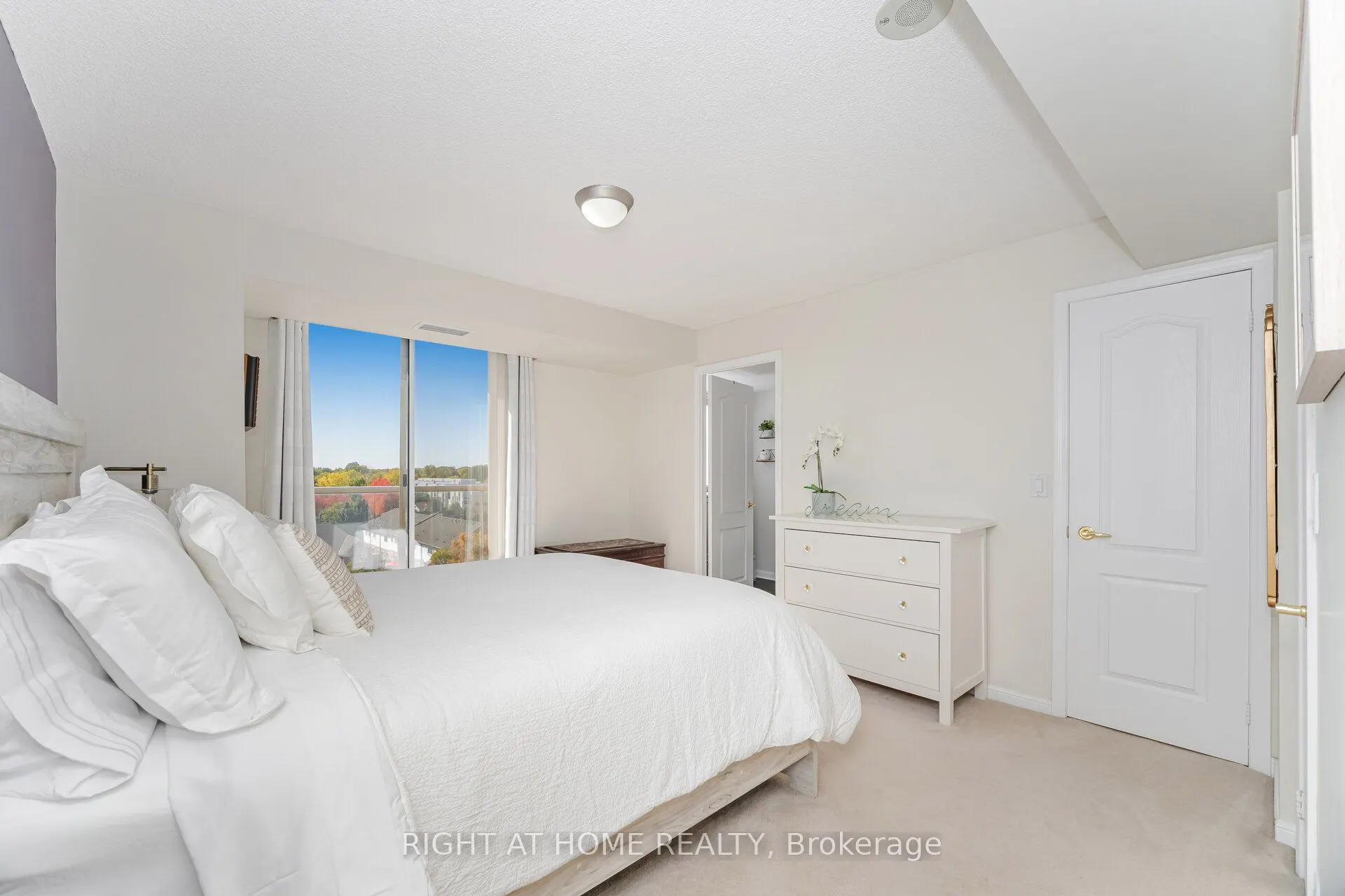 1140 Parkwest Place, #605