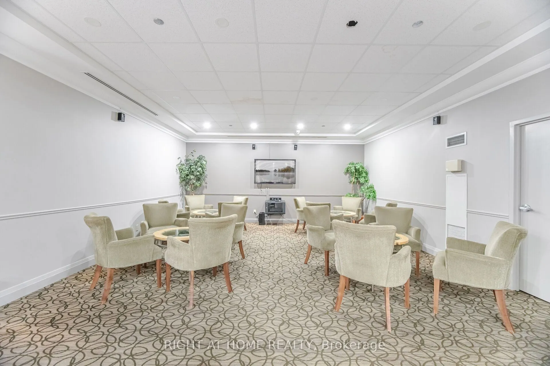 1140 Parkwest Place, #605