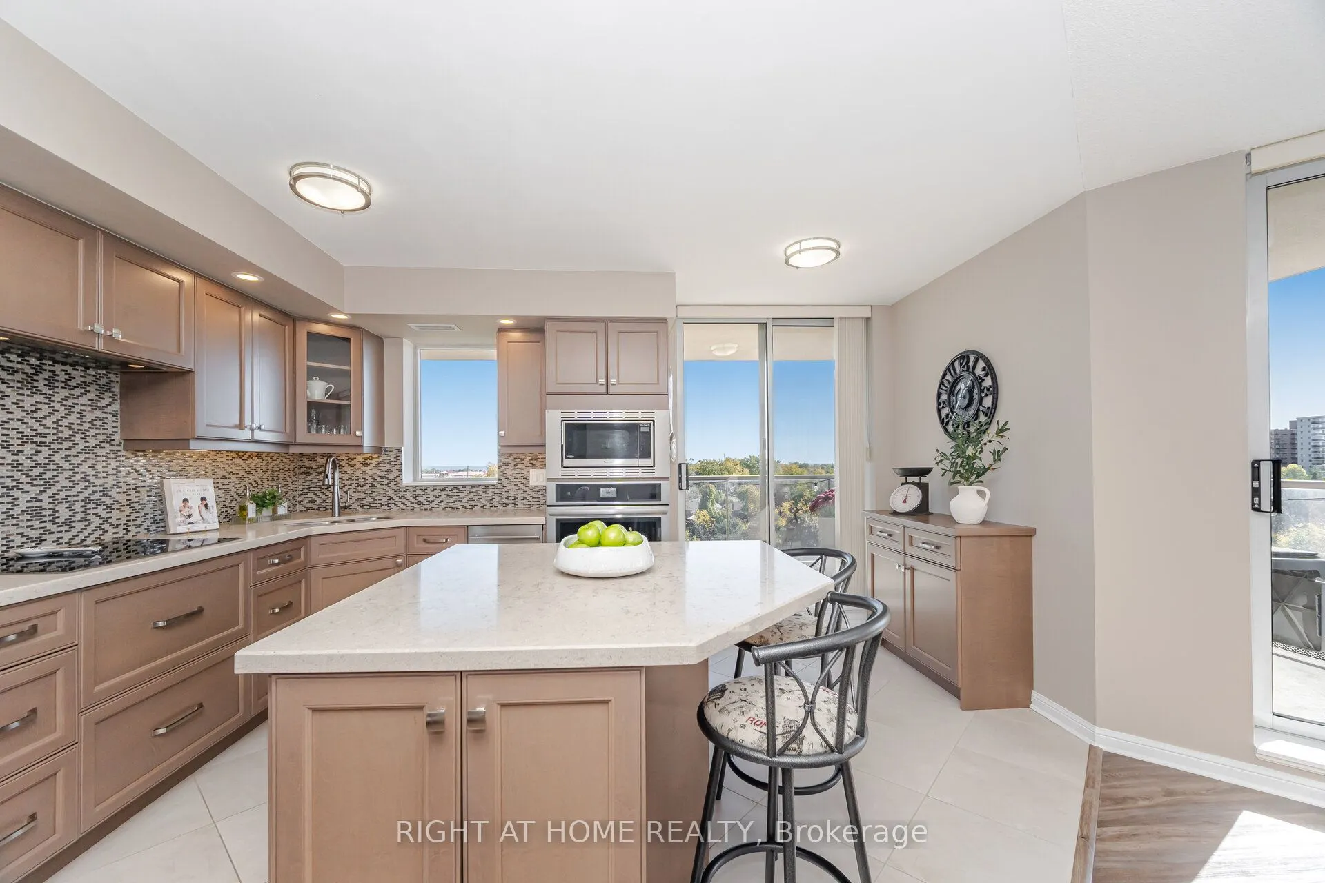1140 Parkwest Place, #605