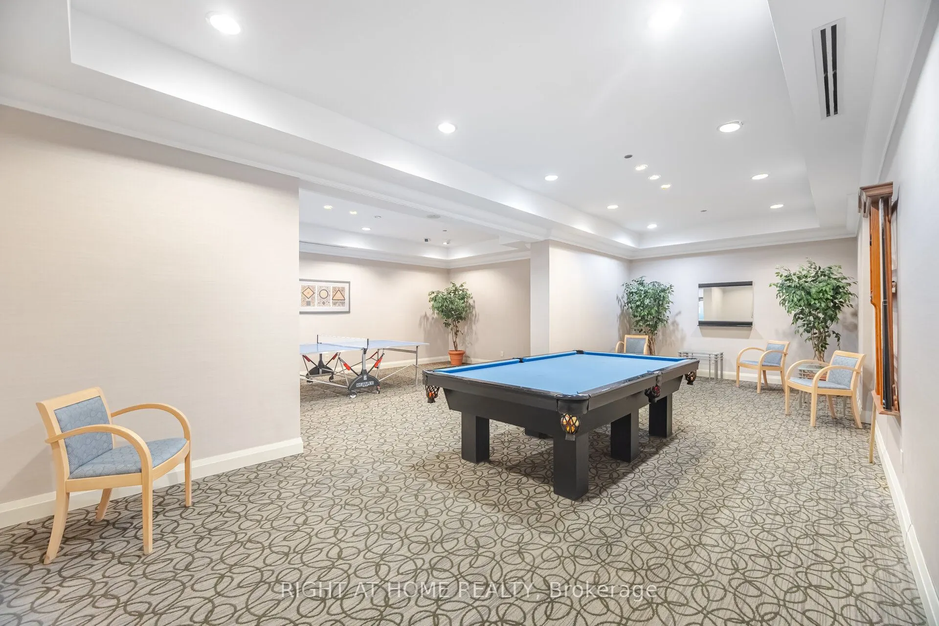 1140 Parkwest Place, #605