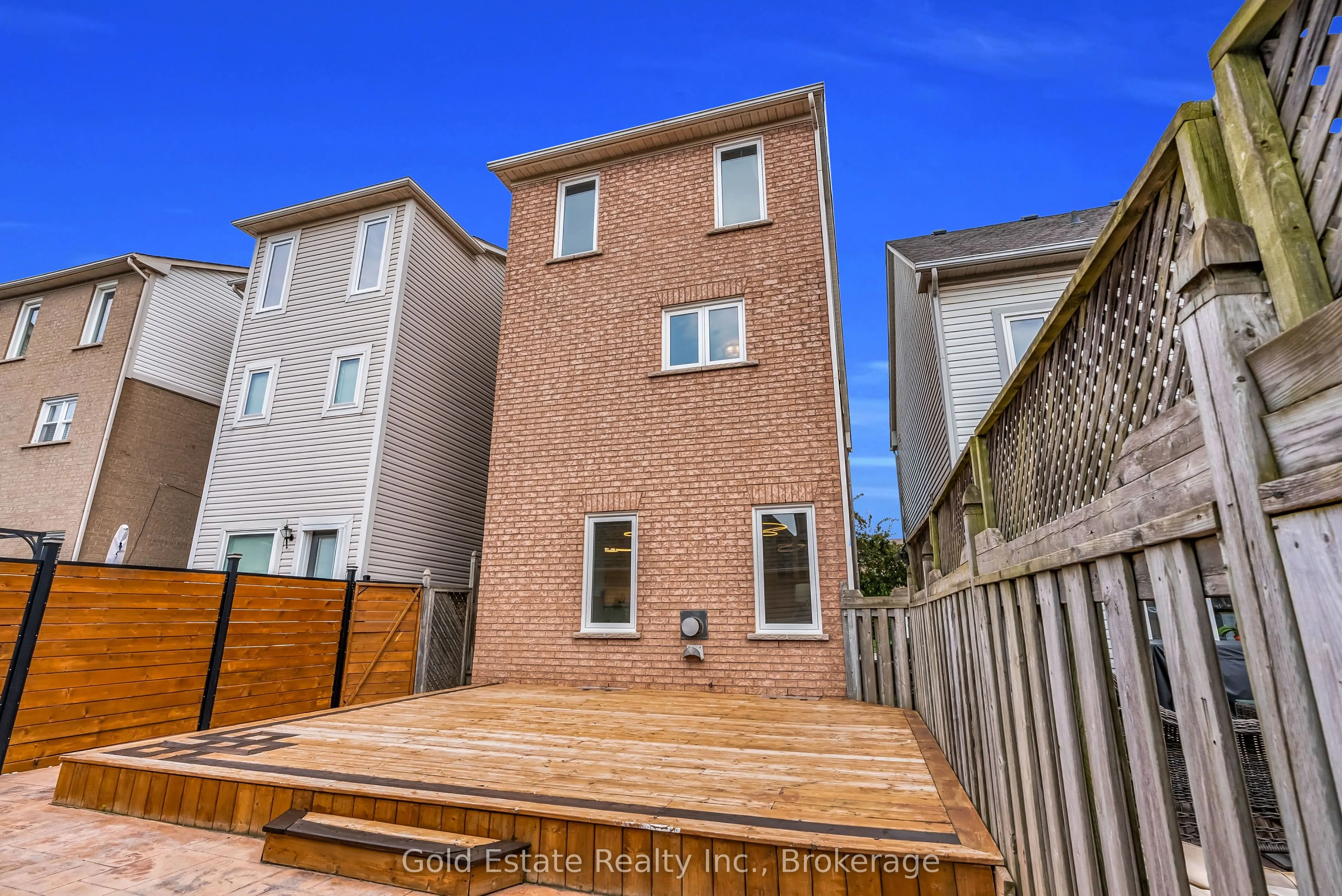 2259 Meadowland Drive N