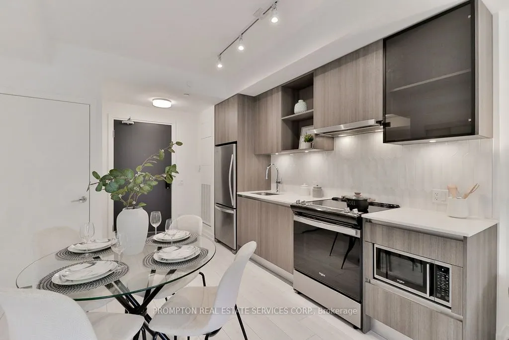 405 Dundas Street W, #715