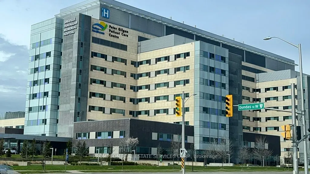 405 Dundas Street W, #715