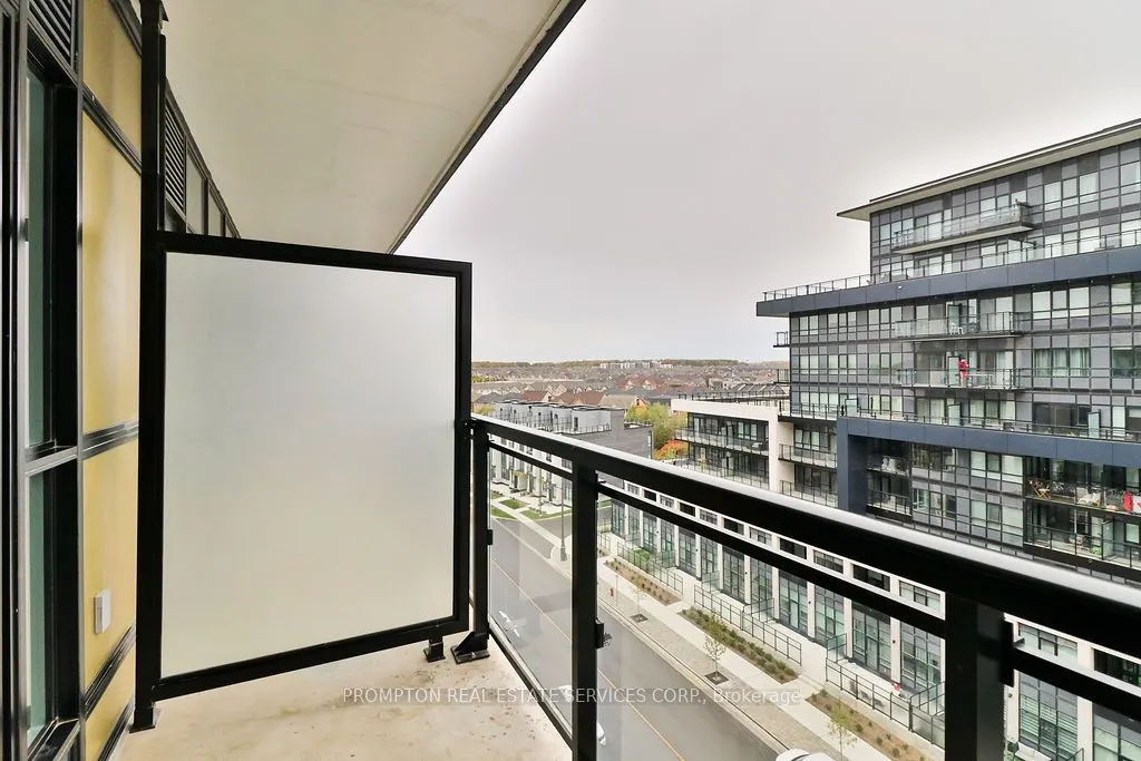 405 Dundas Street W, #715