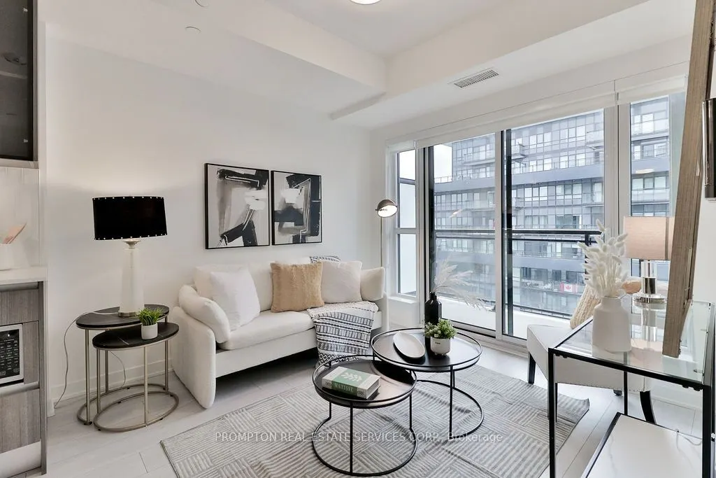 405 Dundas Street W, #715