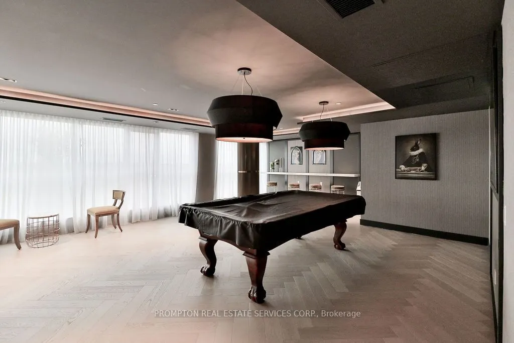 405 Dundas Street W, #715