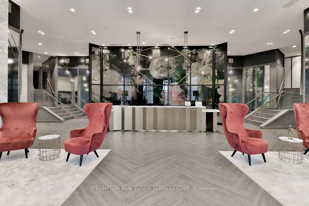 405 Dundas Street W, #715