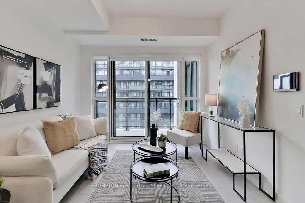 405 Dundas Street W, #715