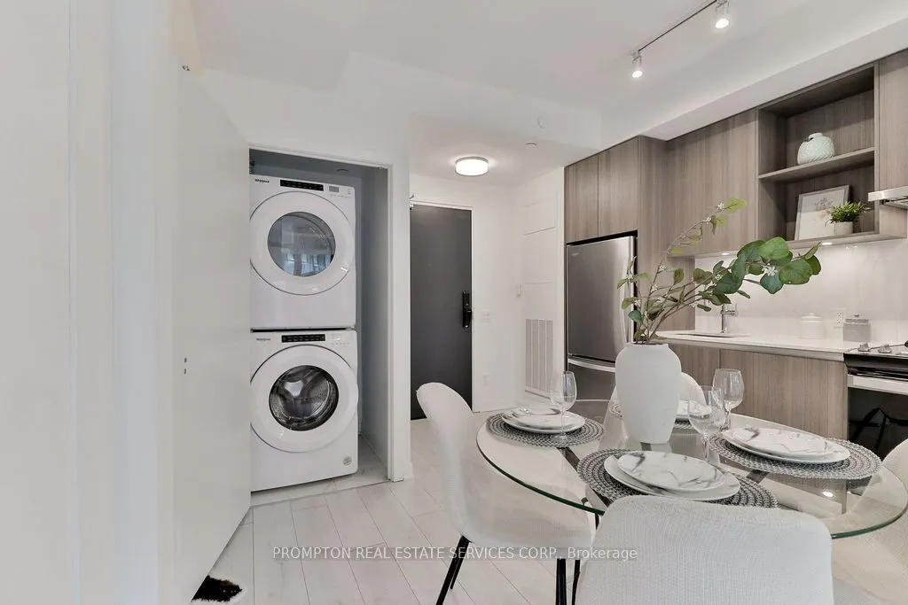 405 Dundas Street W, #715