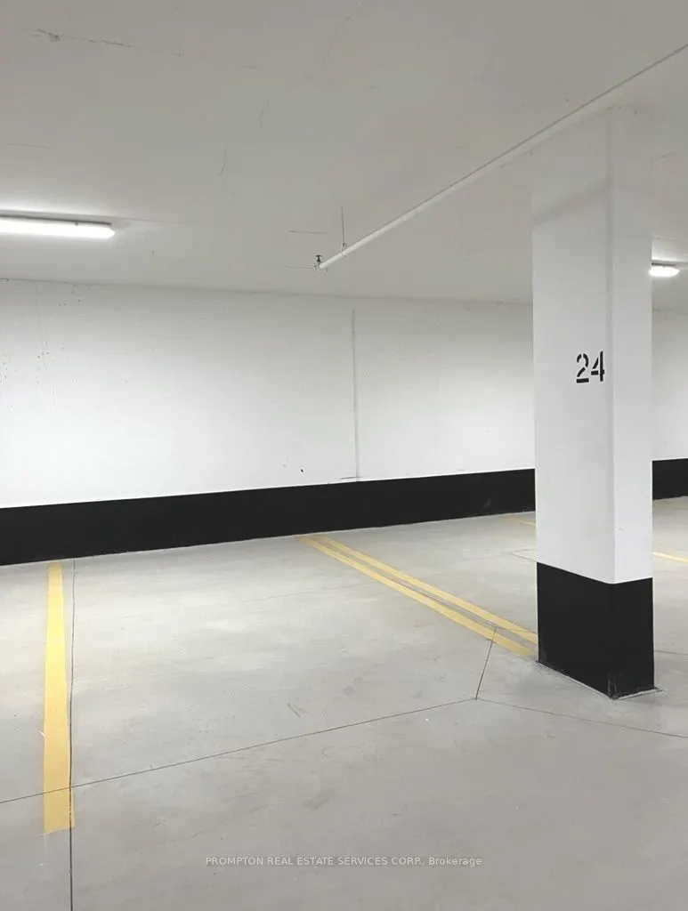 405 Dundas Street W, #715