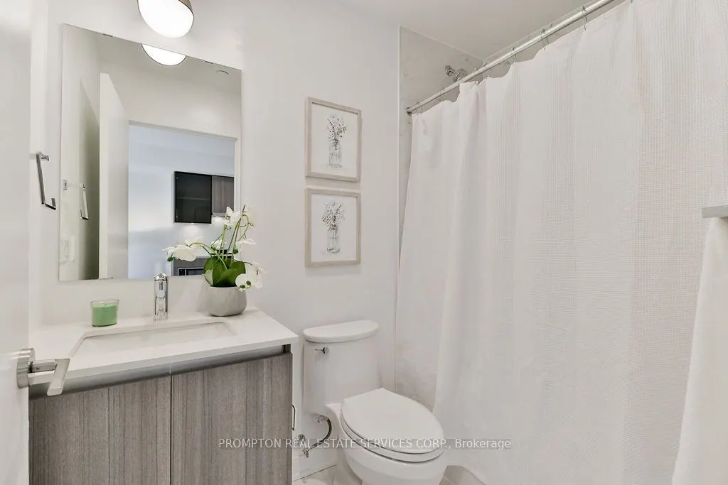 405 Dundas Street W, #715