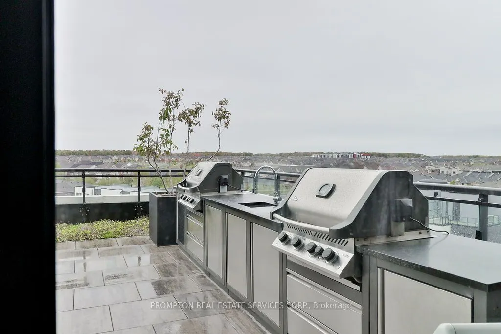 405 Dundas Street W, #715