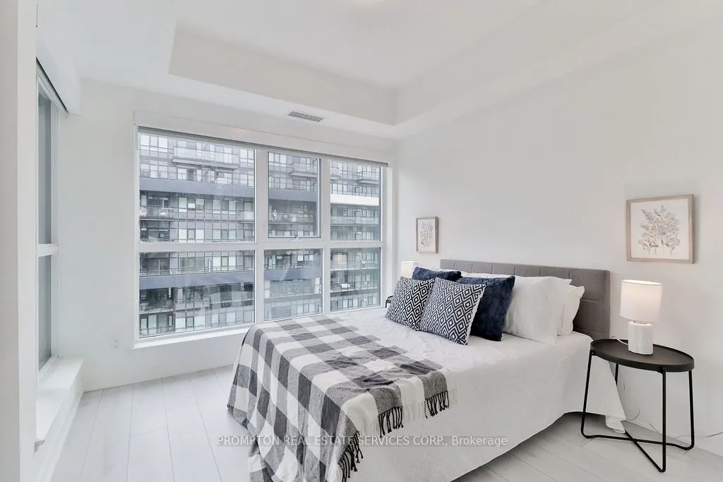 405 Dundas Street W, #715