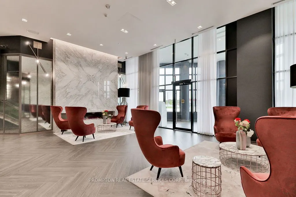 405 Dundas Street W, #715