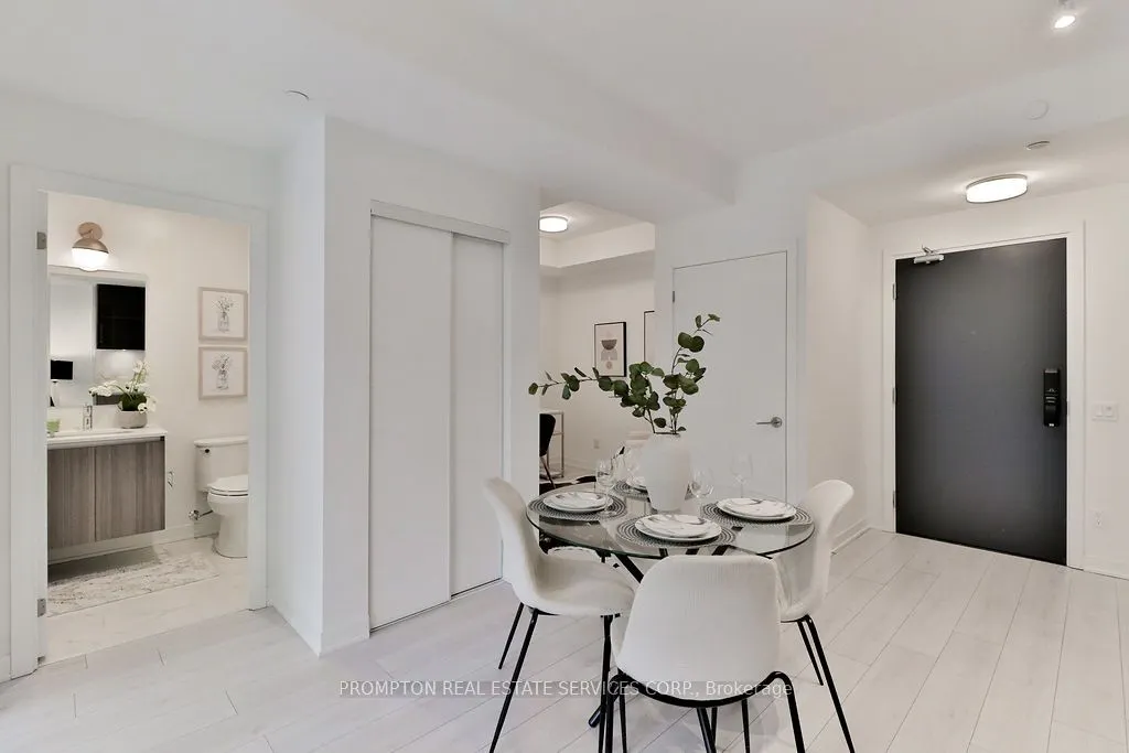 405 Dundas Street W, #715