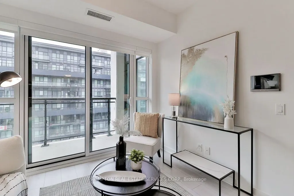 405 Dundas Street W, #715