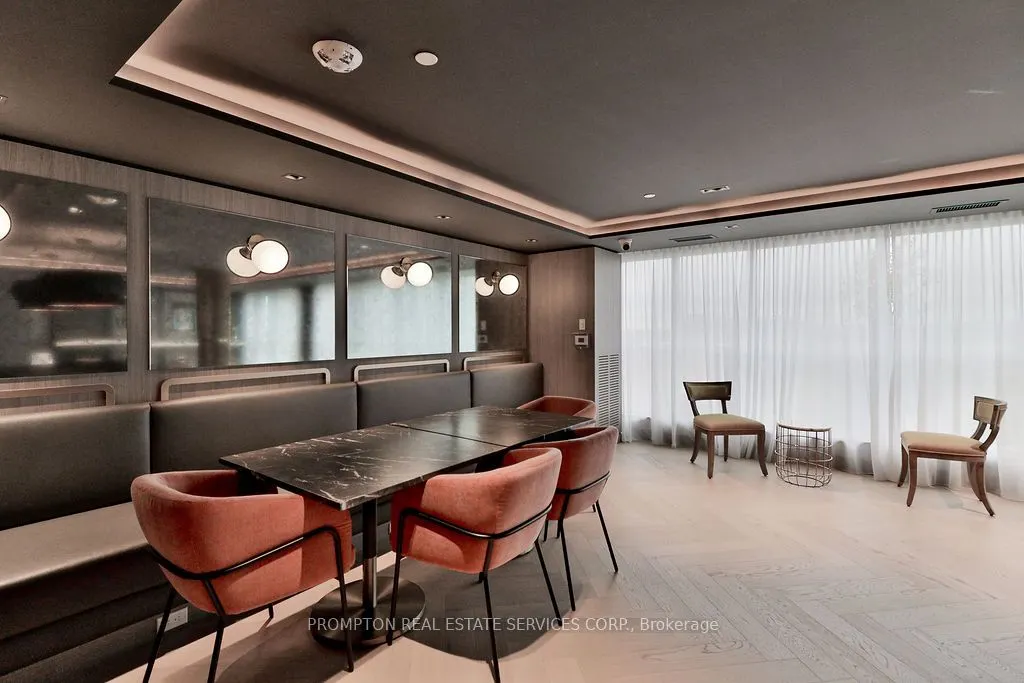 405 Dundas Street W, #715
