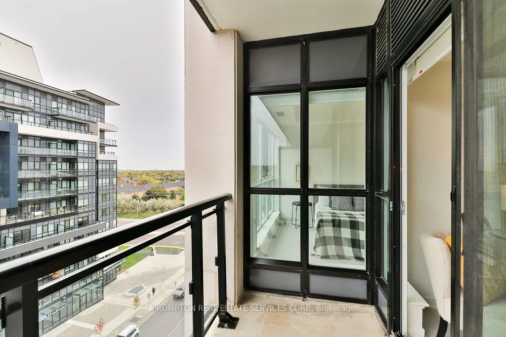 405 Dundas Street W, #715