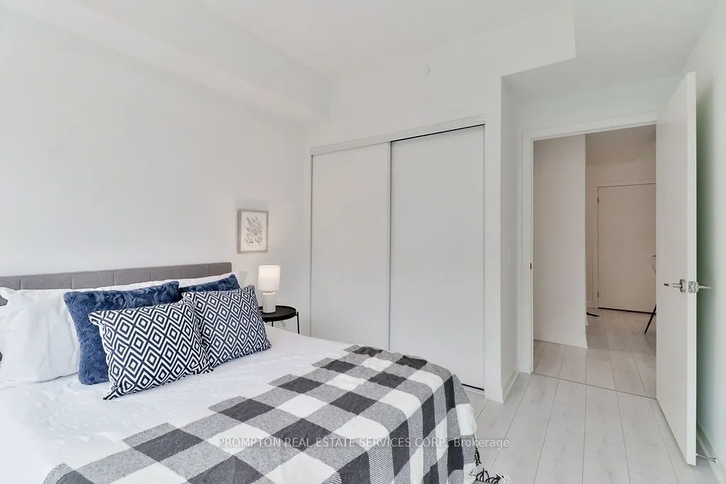 405 Dundas Street W, #715