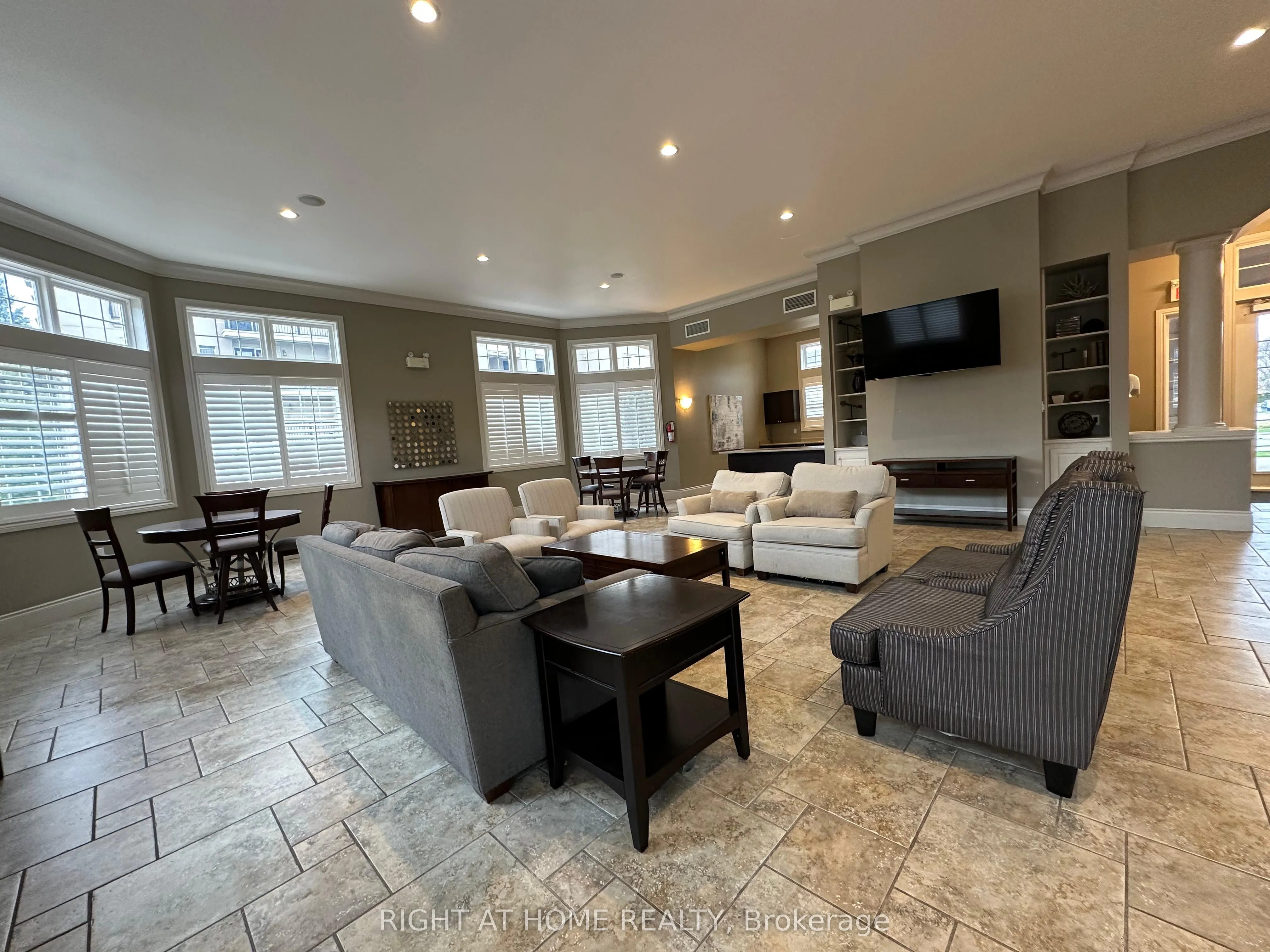 1370 Main Street E, #311