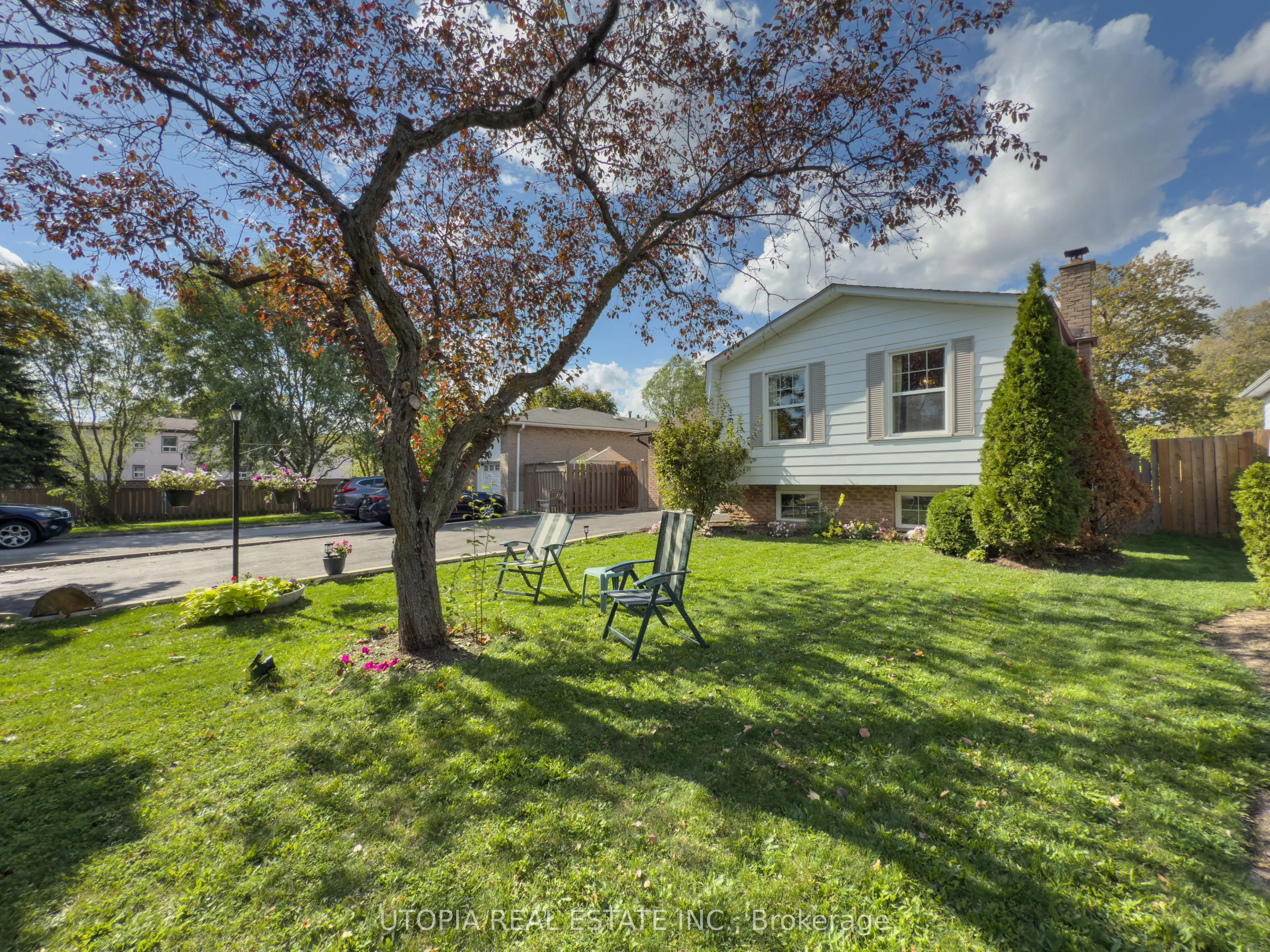 165 North Service Road E