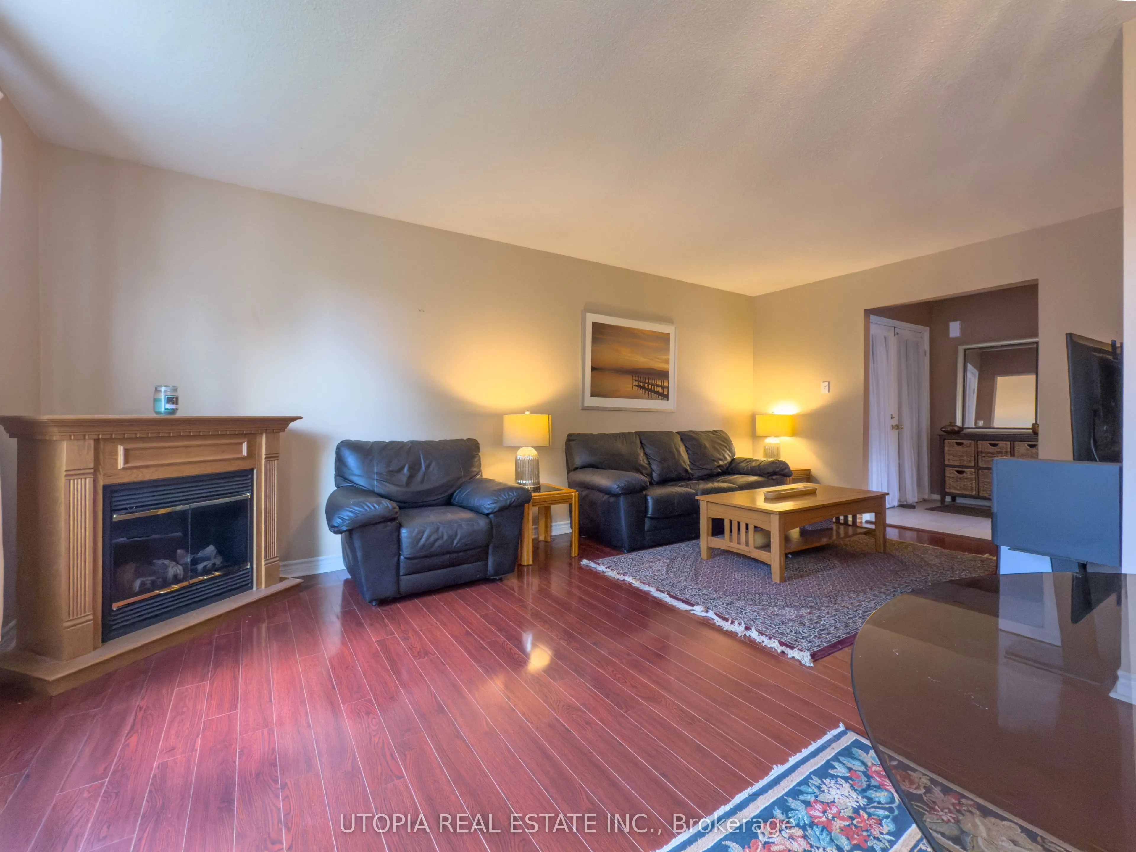165 North Service Road E