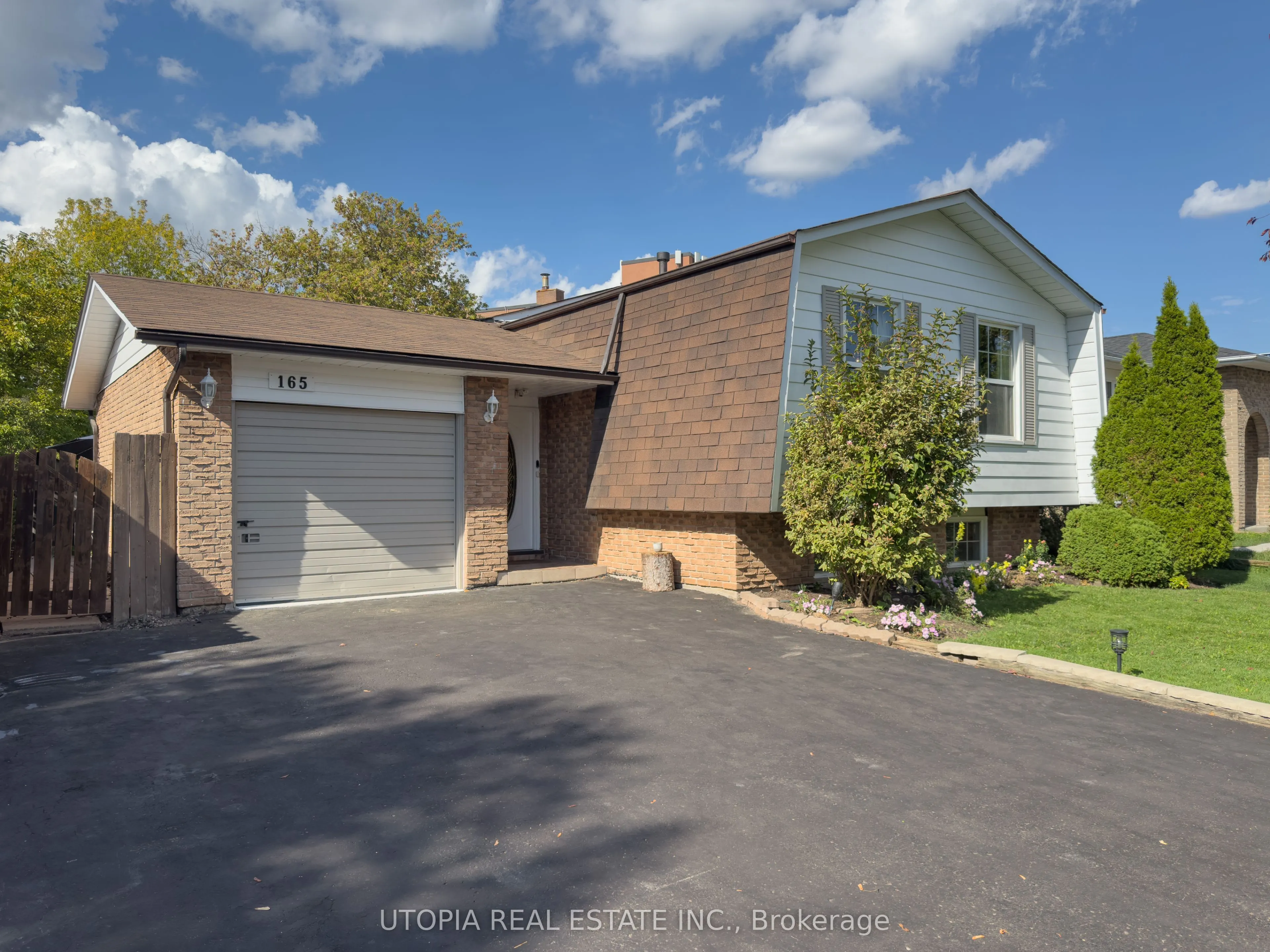 165 North Service Road E