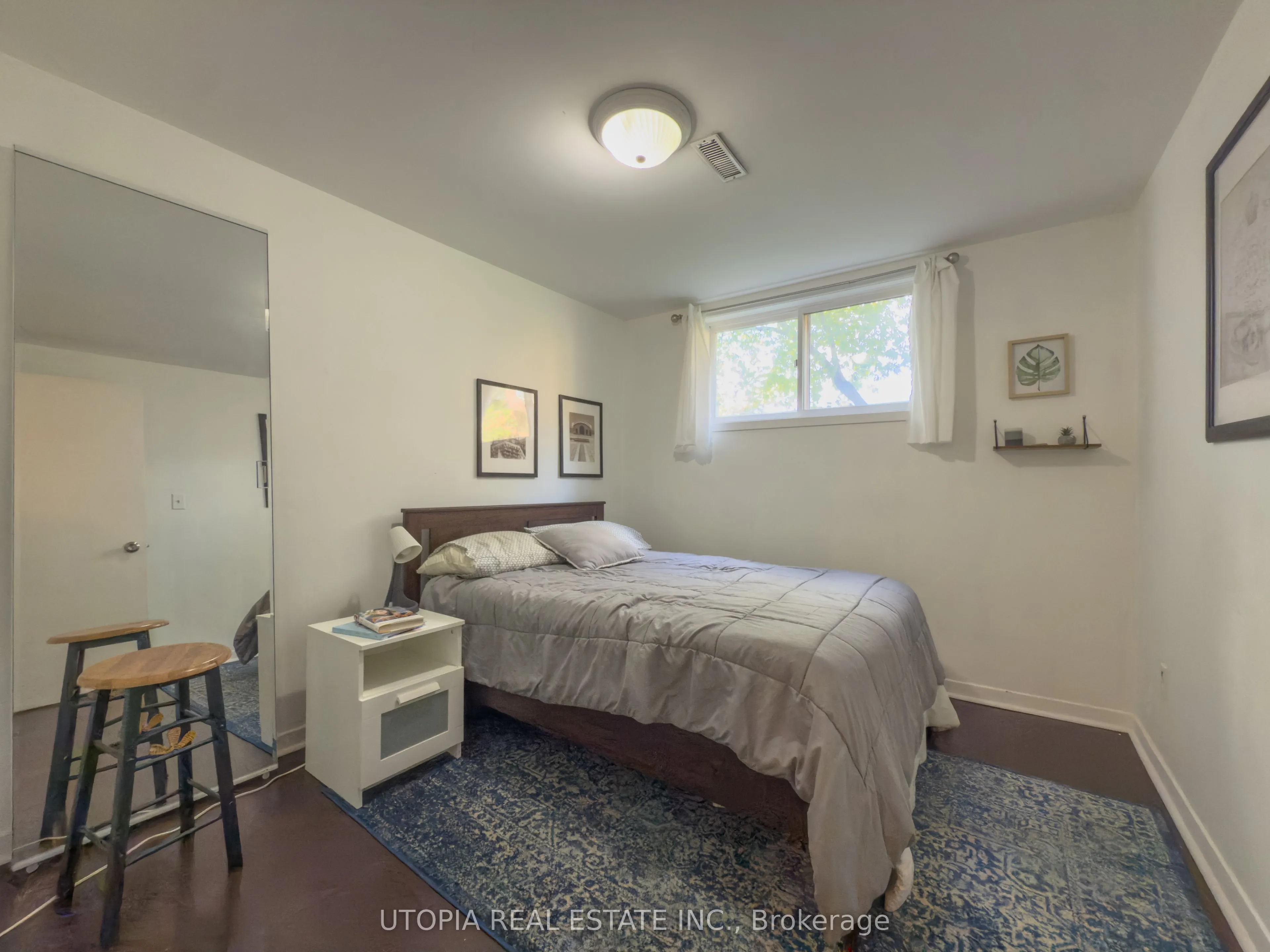 165 North Service Road E