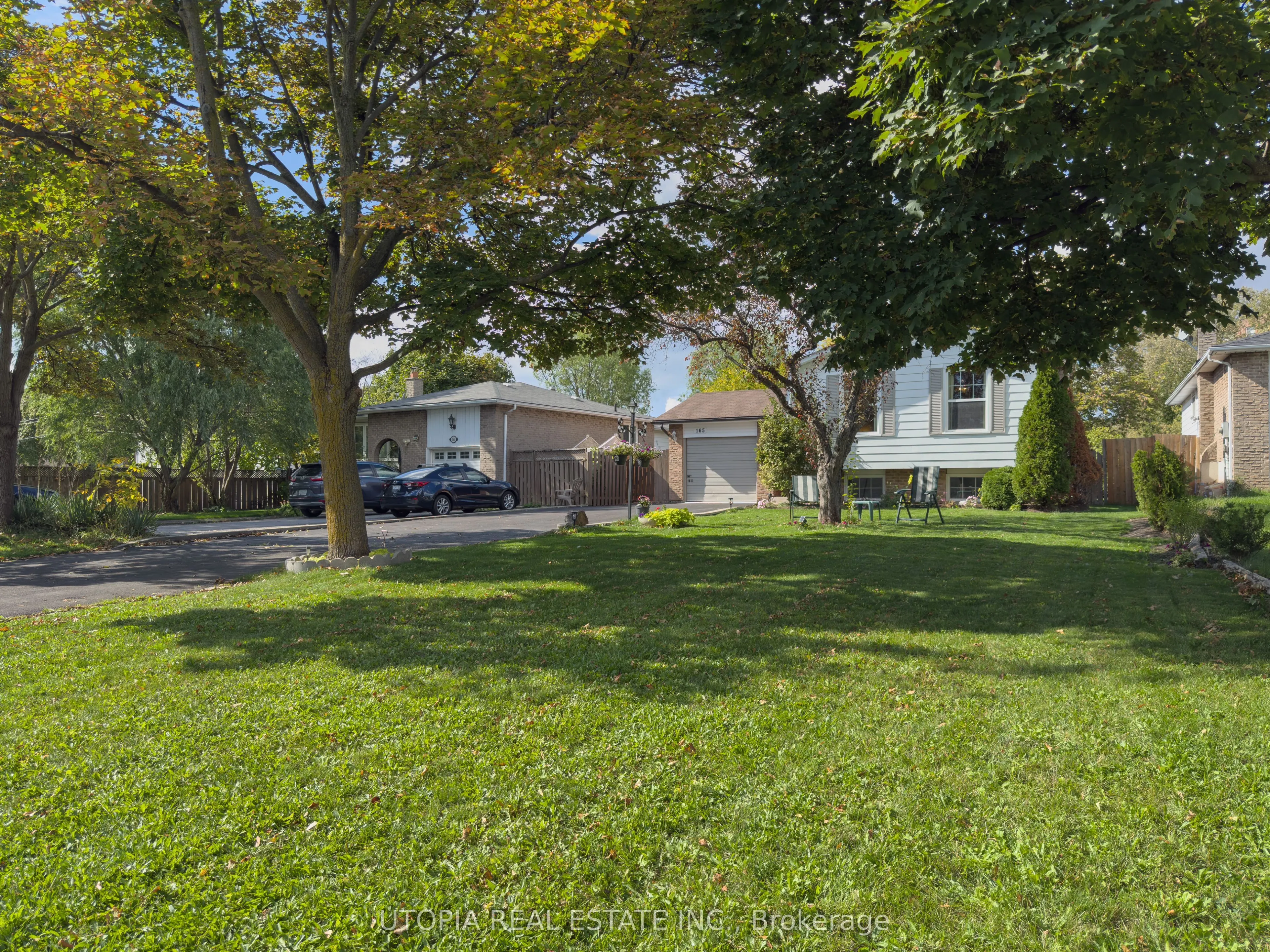 165 North Service Road E