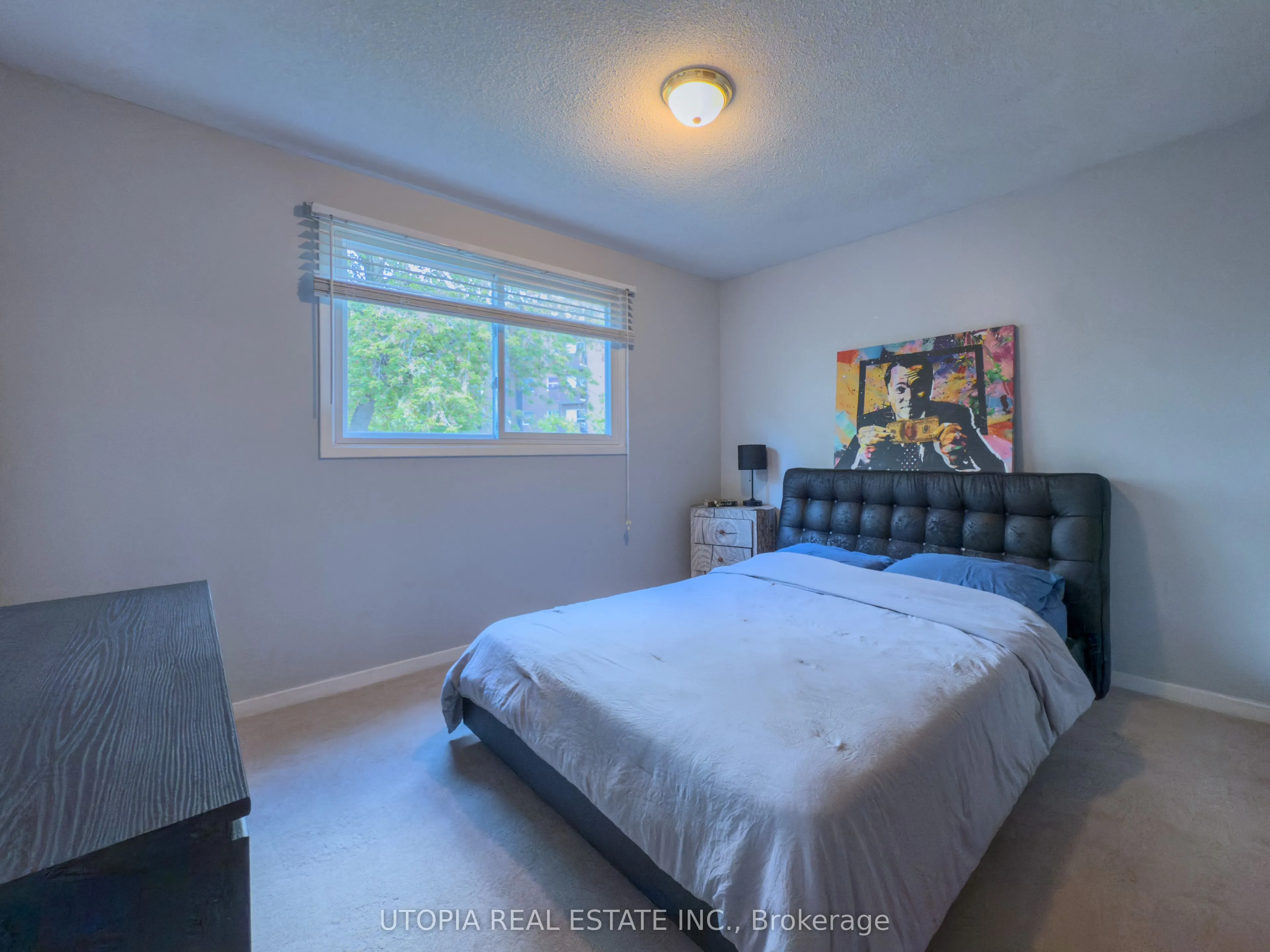 165 North Service Road E