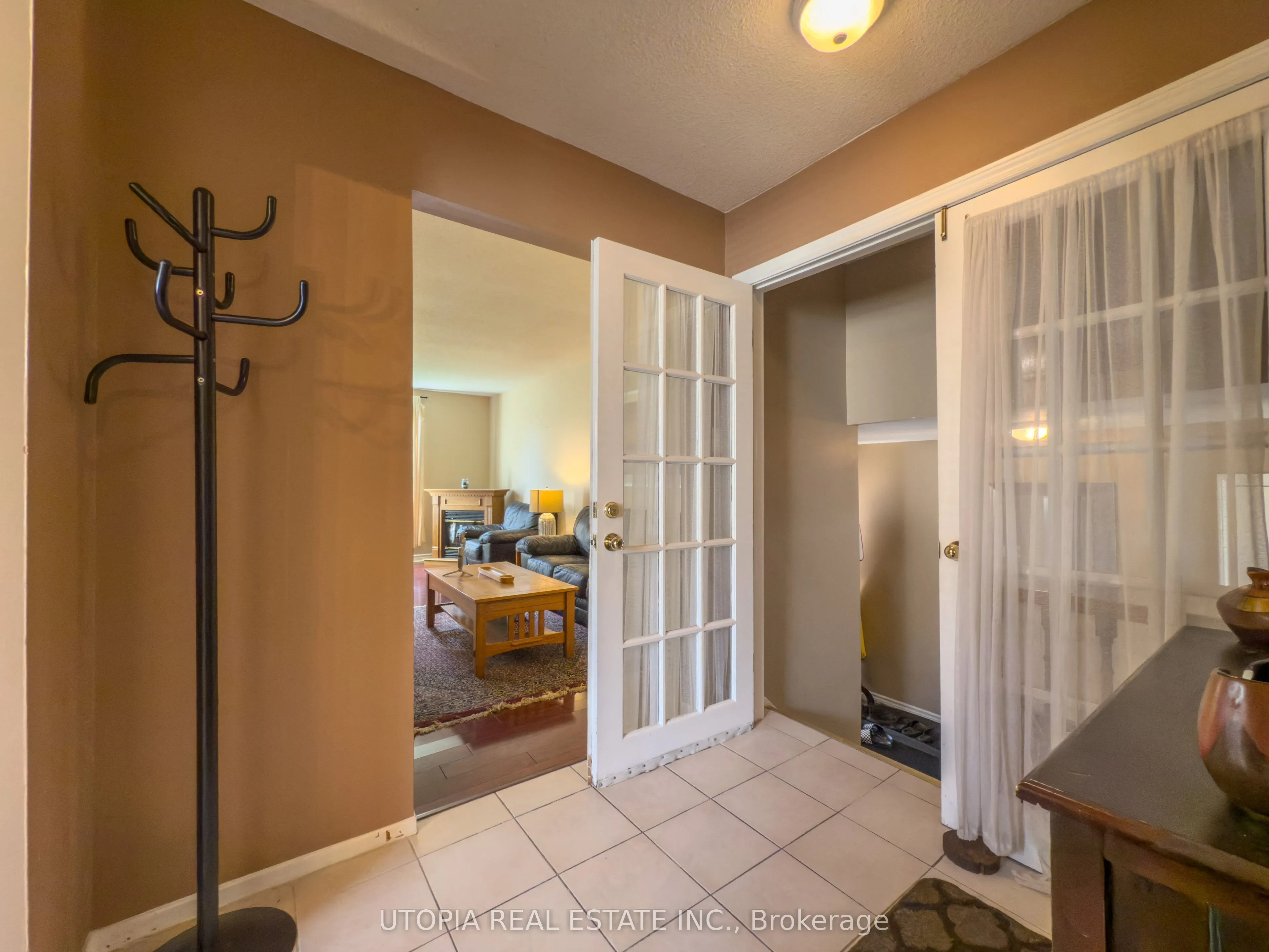 165 North Service Road E