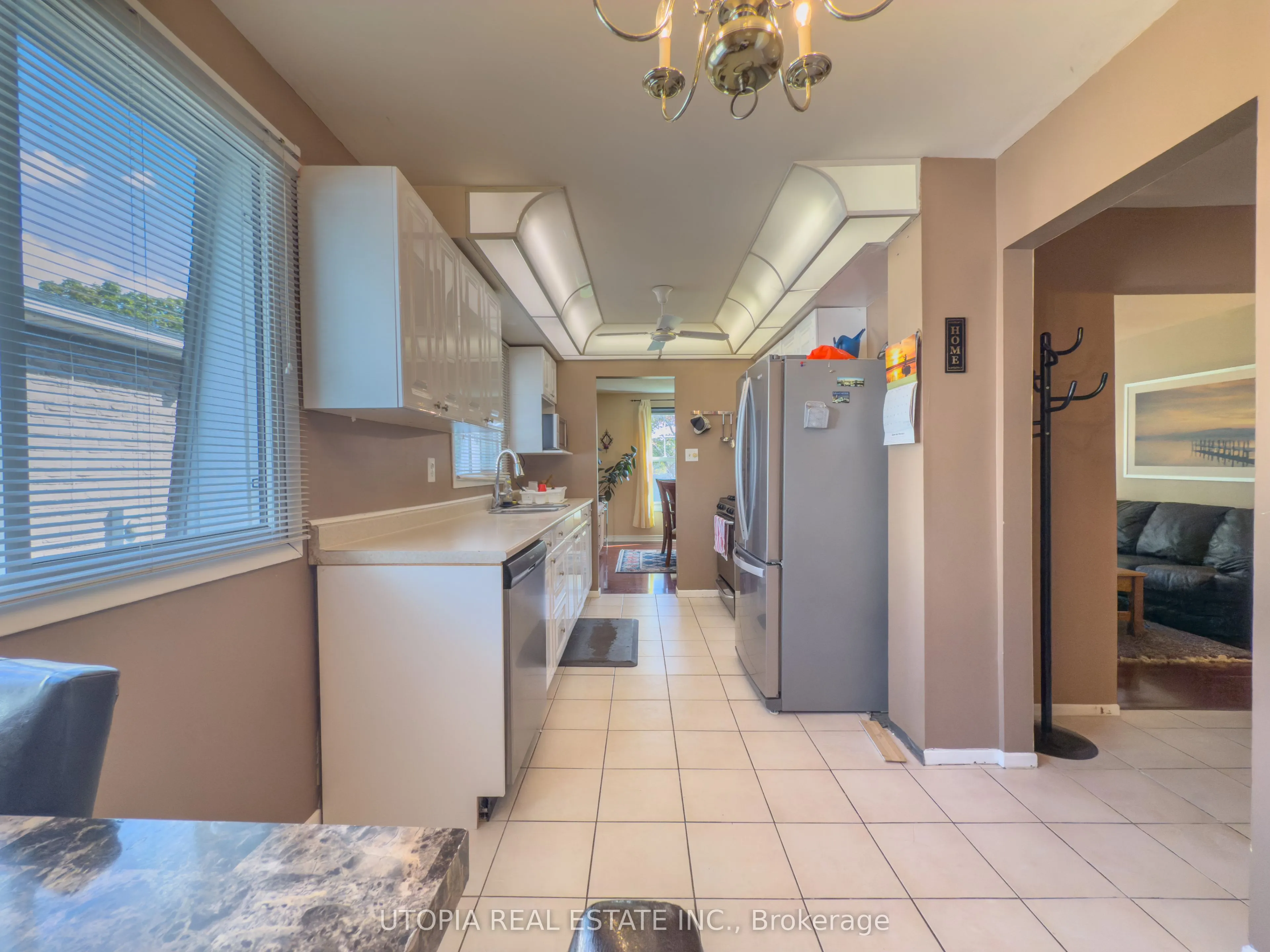 165 North Service Road E