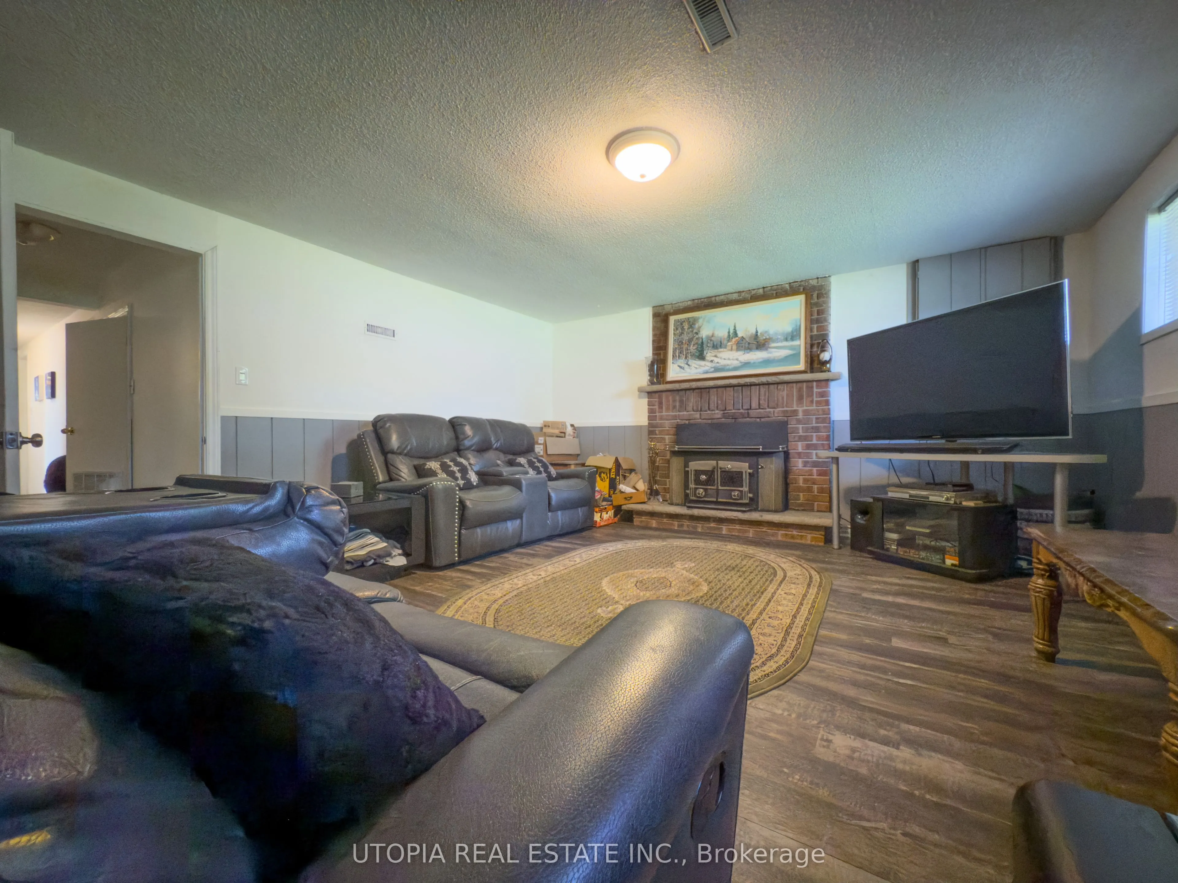 165 North Service Road E