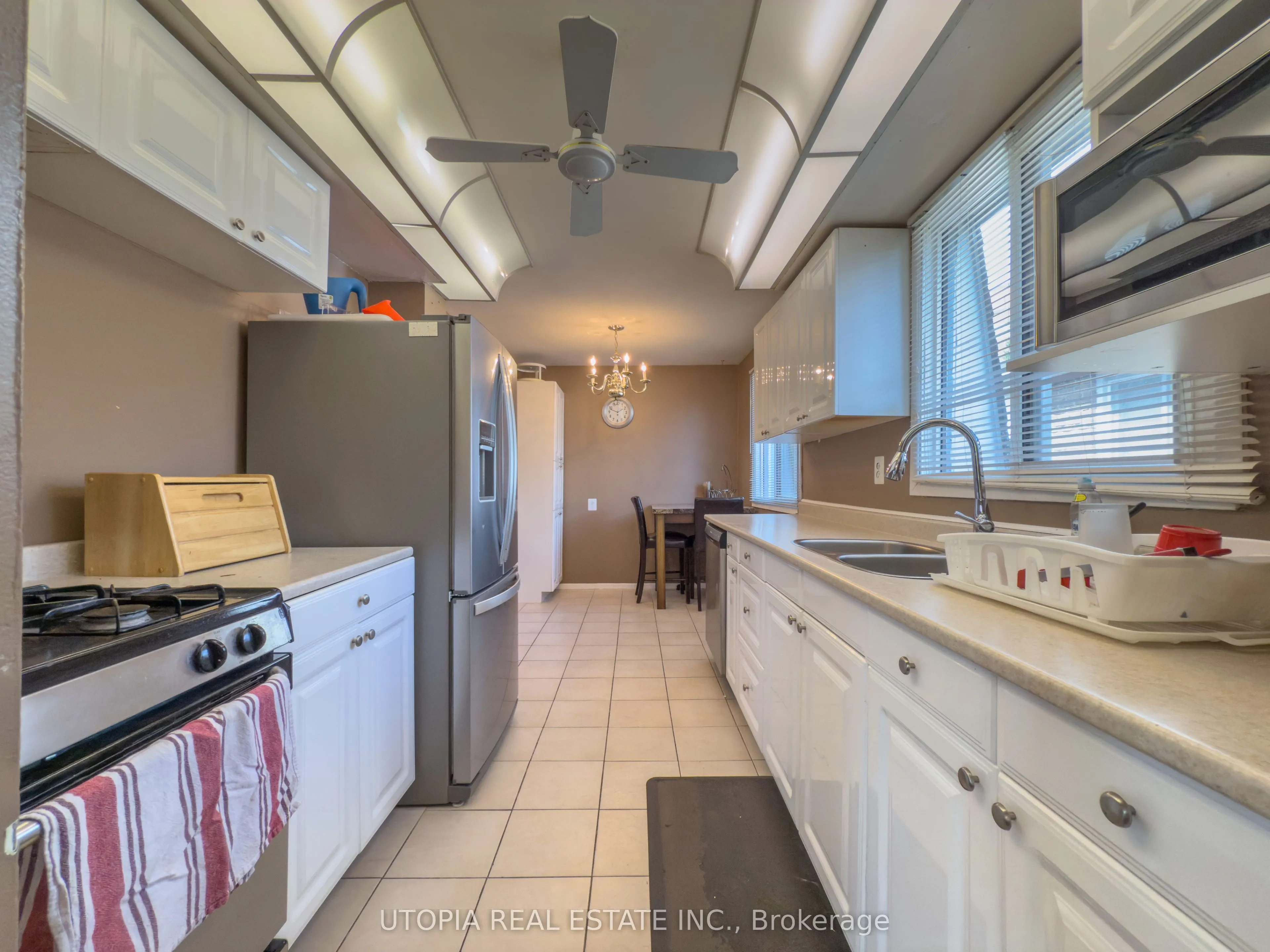 165 North Service Road E