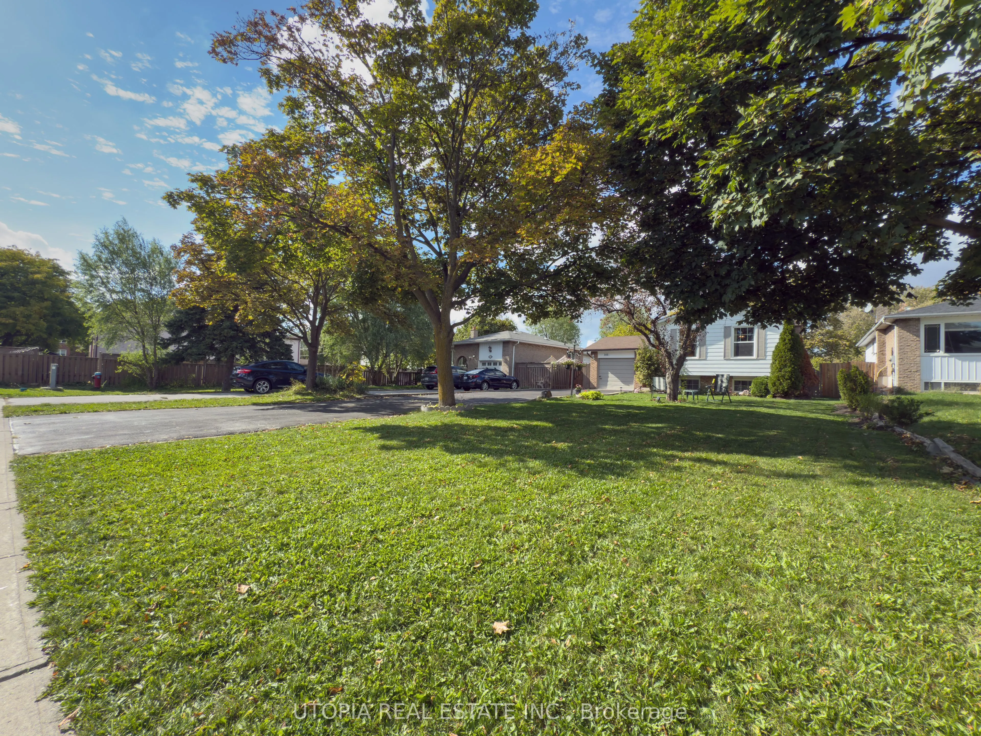 165 North Service Road E
