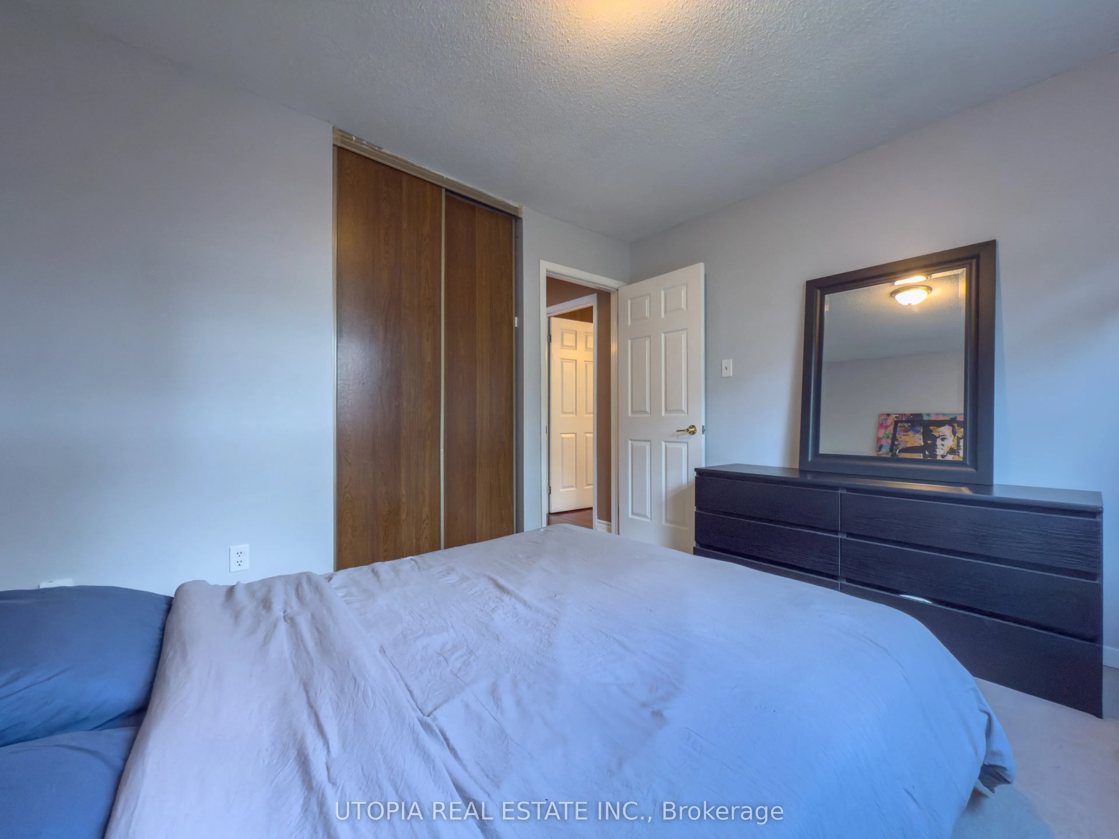 165 North Service Road E