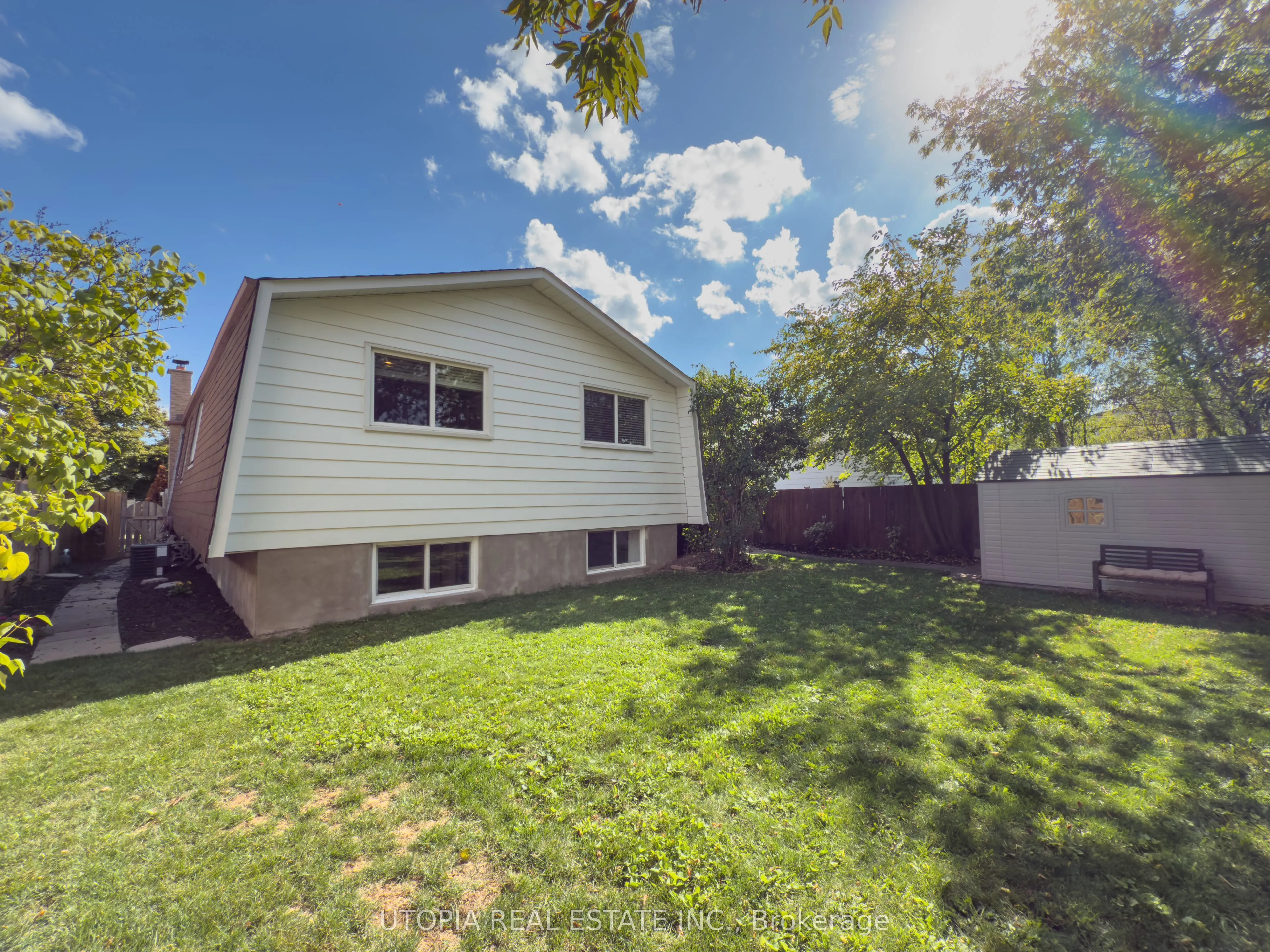 165 North Service Road E
