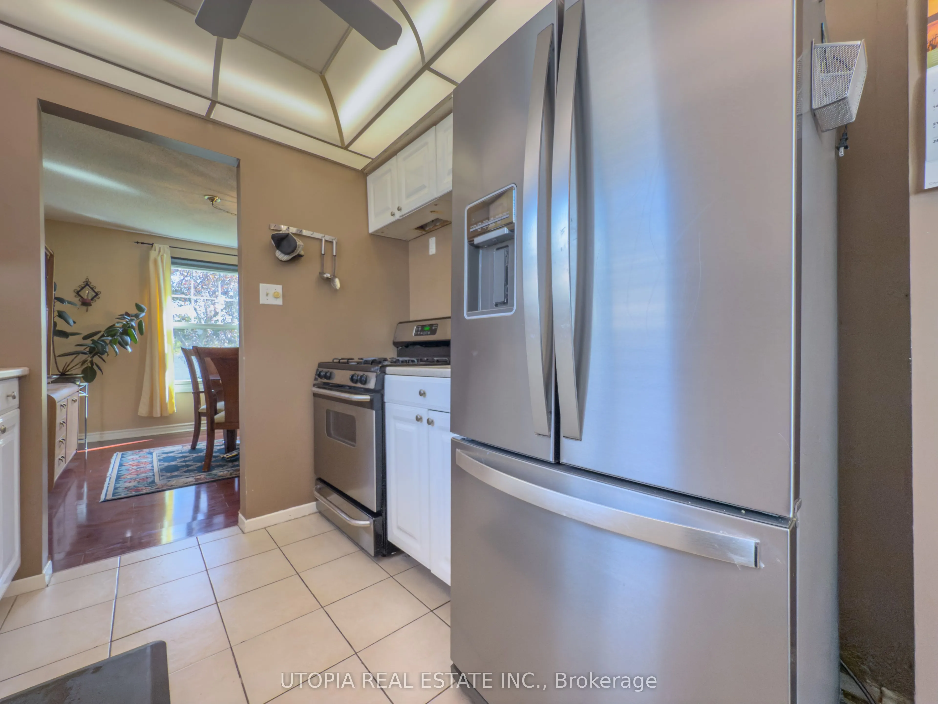 165 North Service Road E