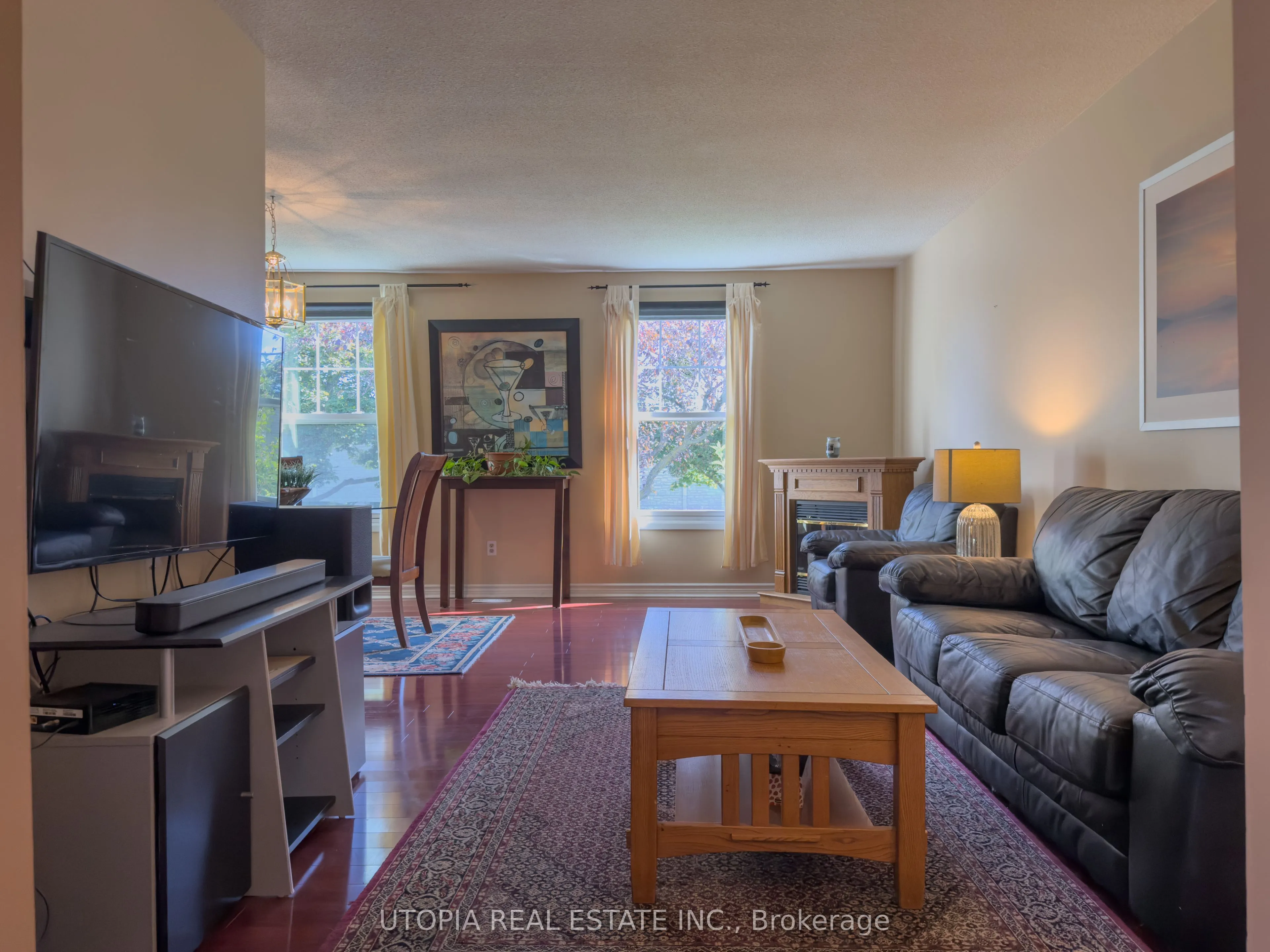 165 North Service Road E
