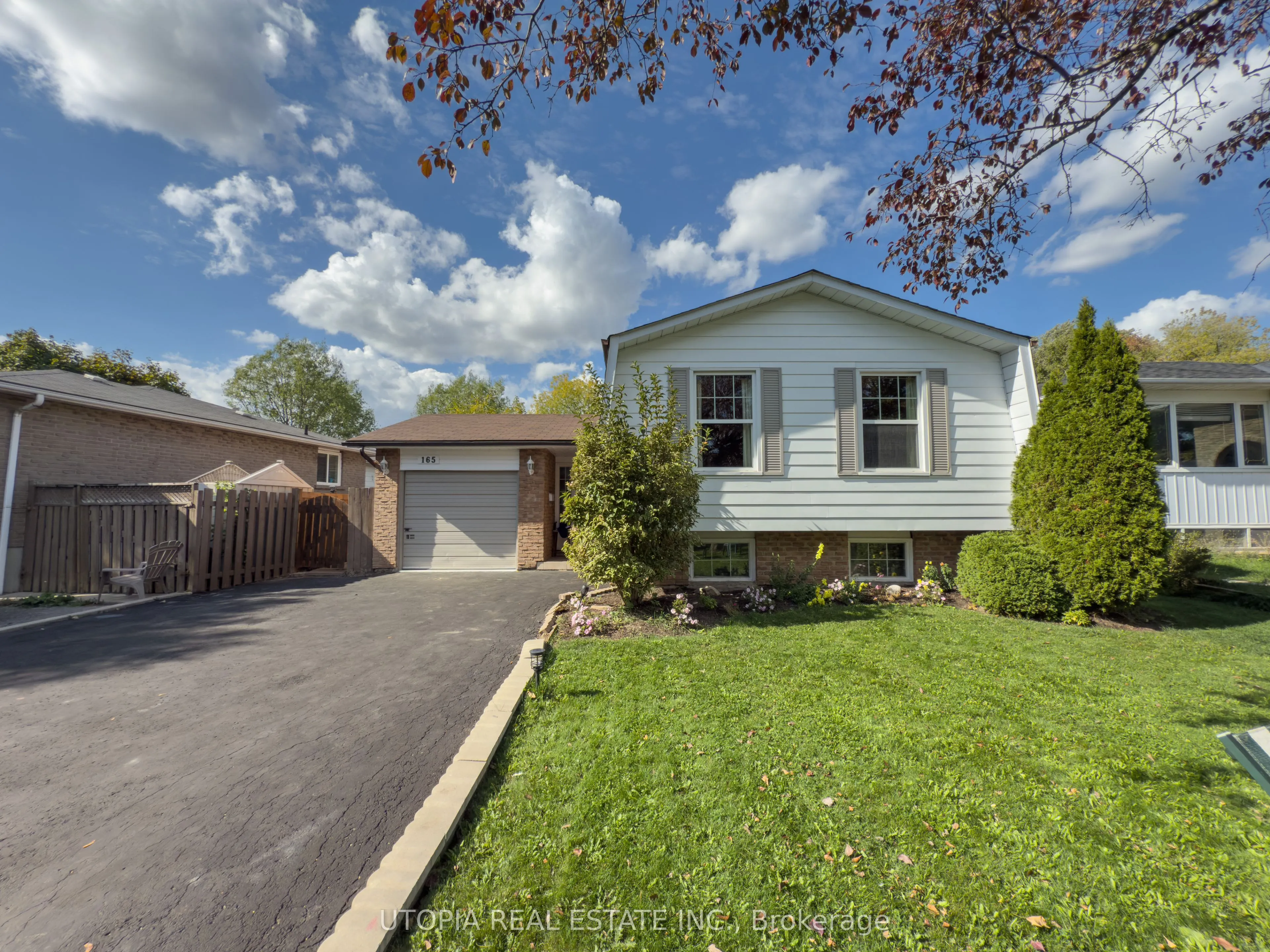 165 North Service Road E