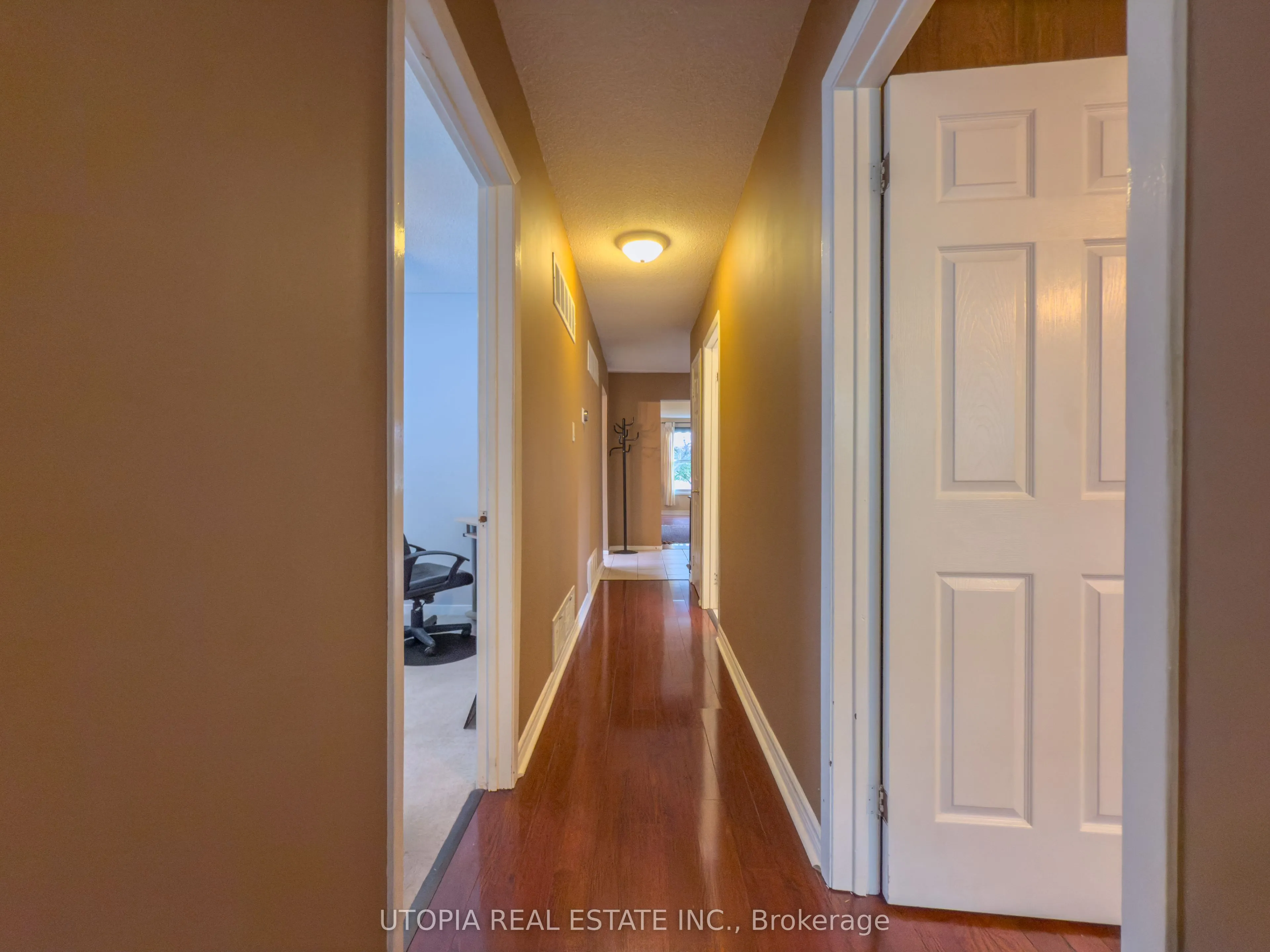 165 North Service Road E