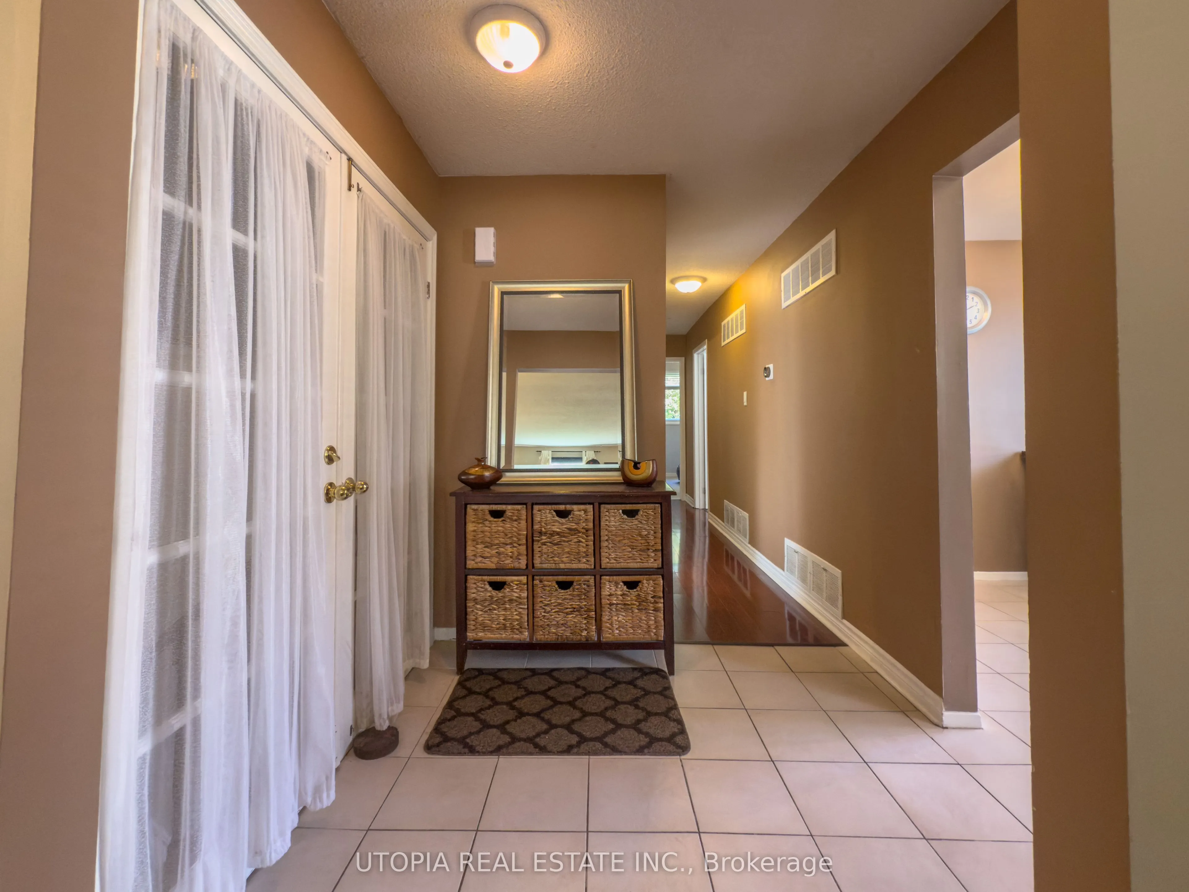 165 North Service Road E