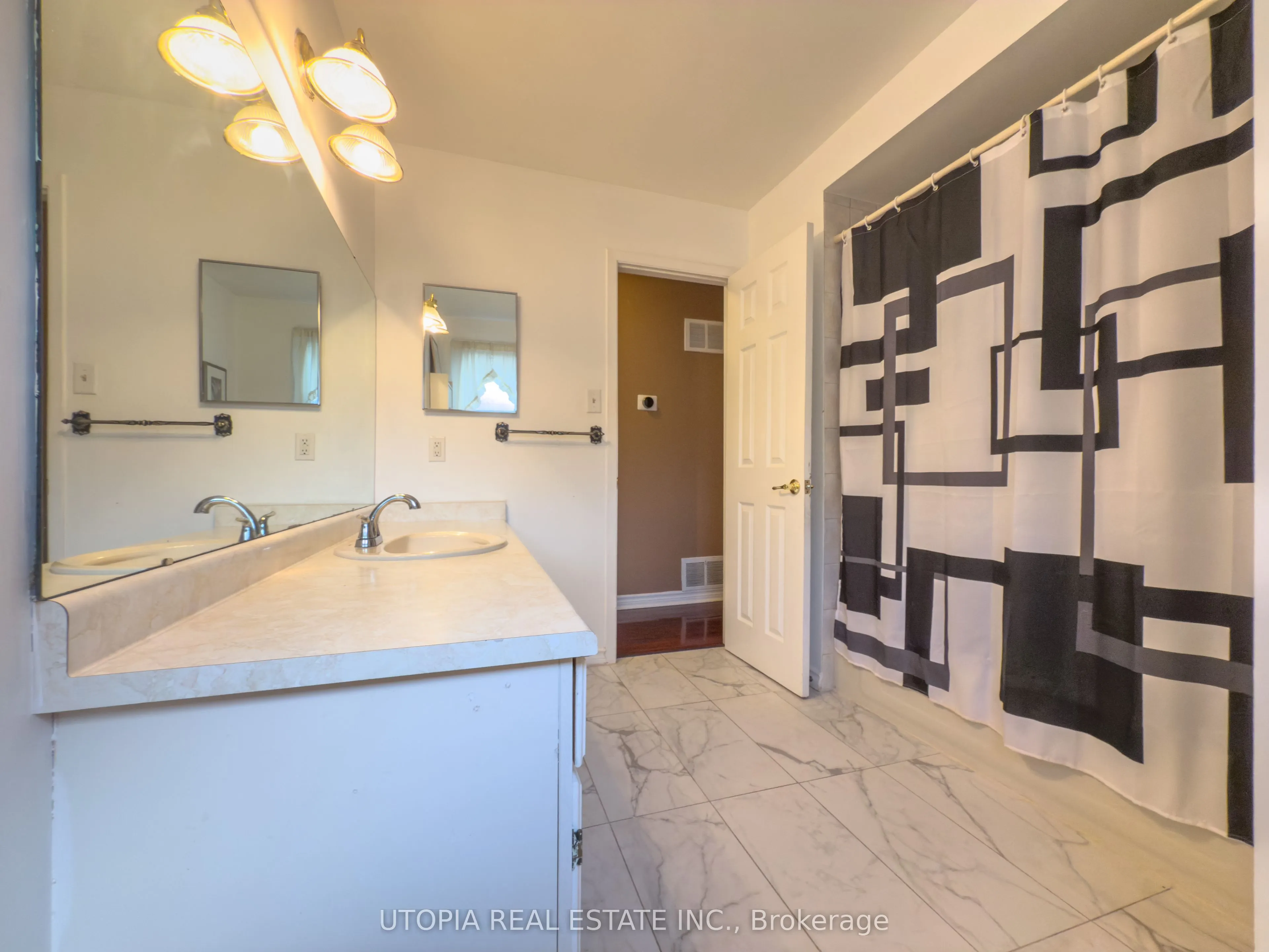 165 North Service Road E