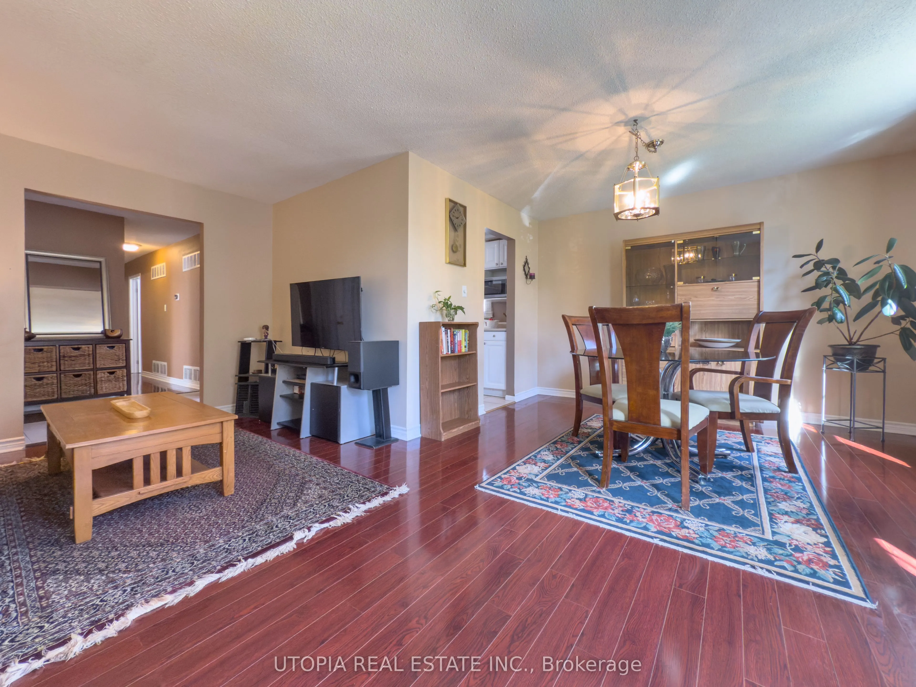 165 North Service Road E