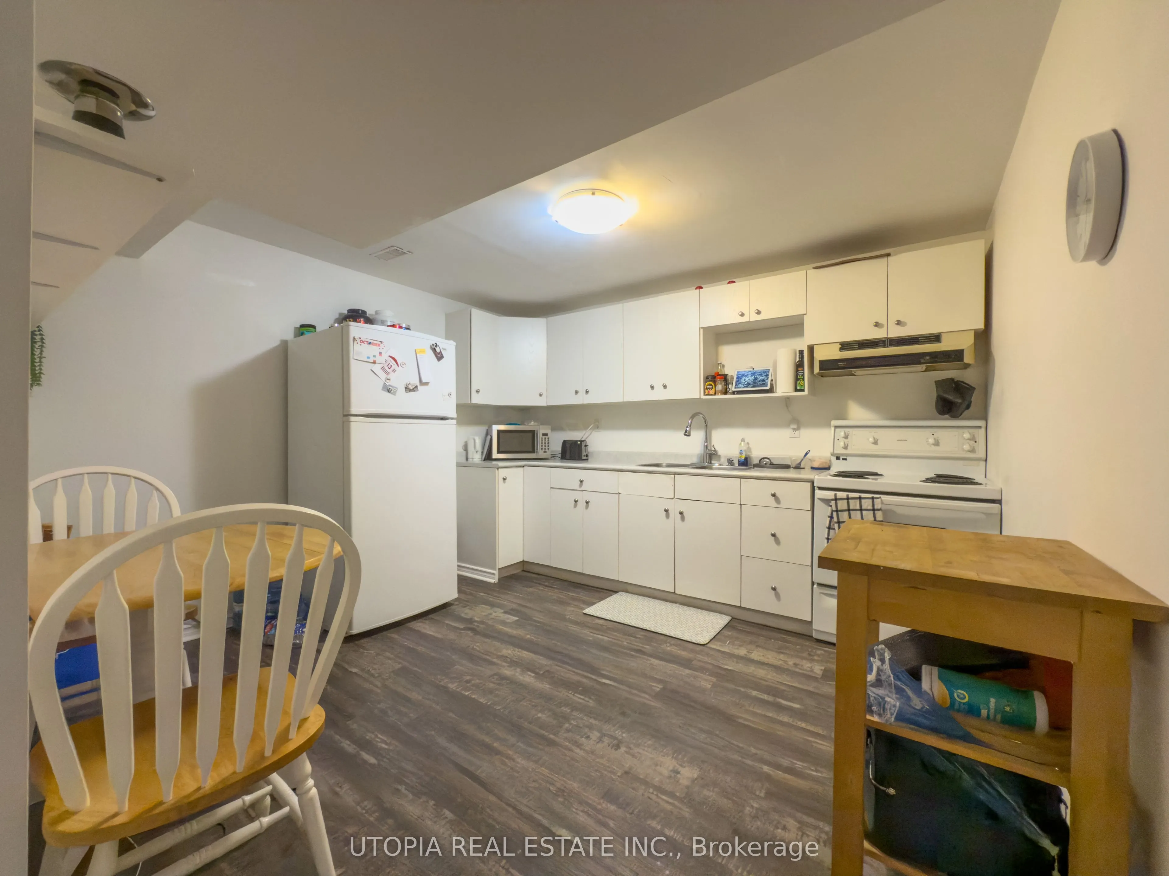 165 North Service Road E
